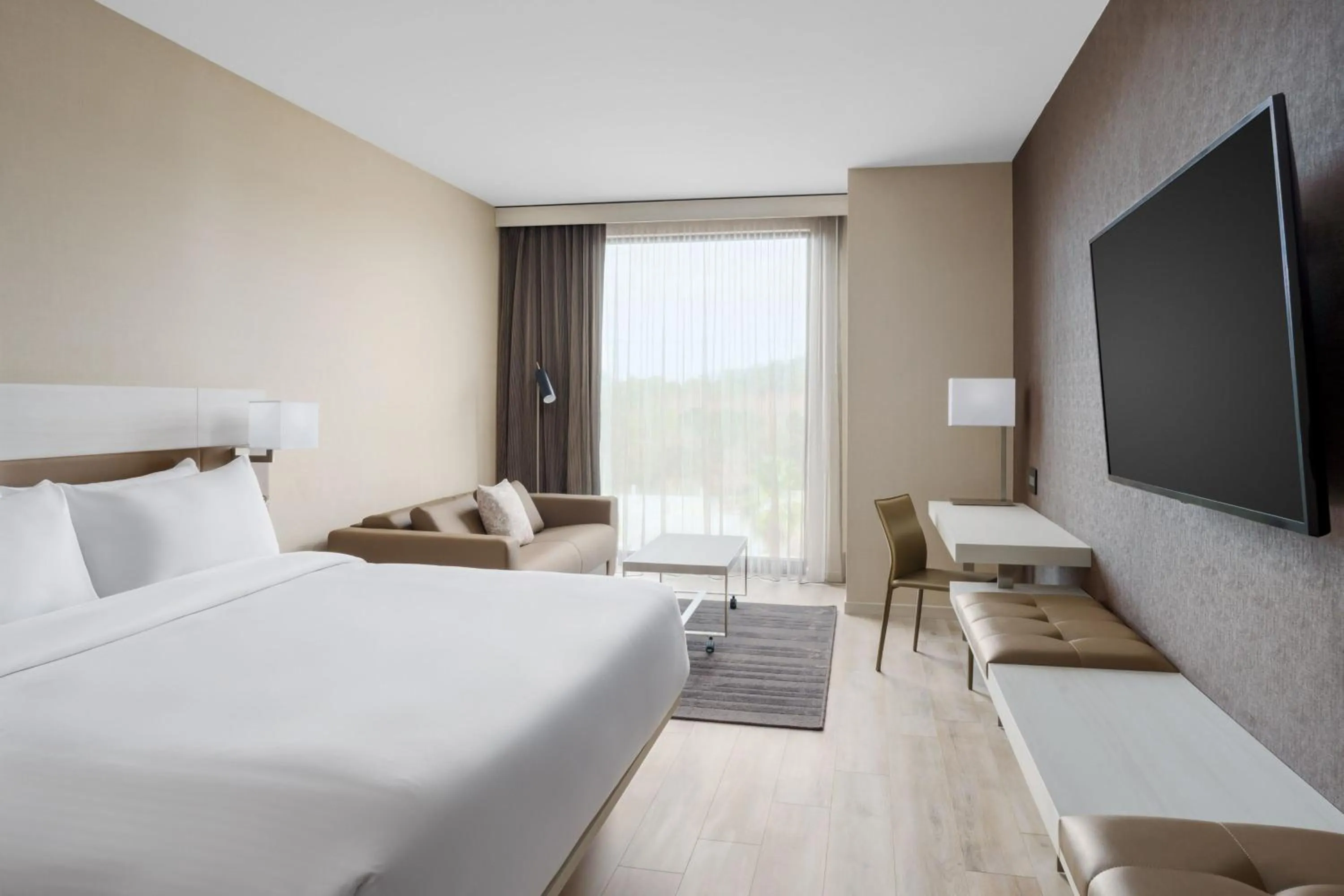 Photo of the whole room, Bed in AC Hotel by Marriott Jacksonville St Johns Town Center