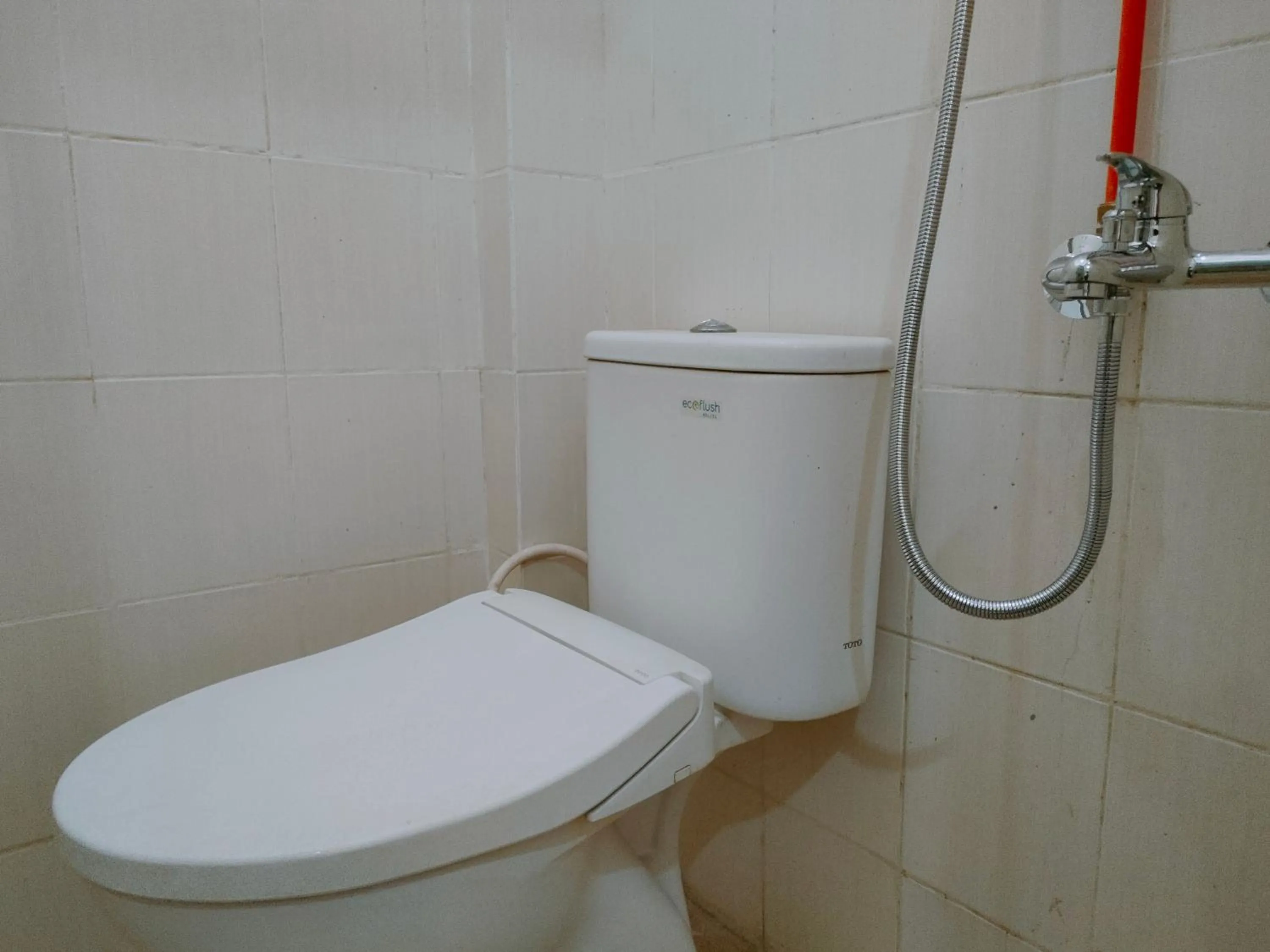 Bathroom in RedDoorz Syariah near Jogja Expo Center