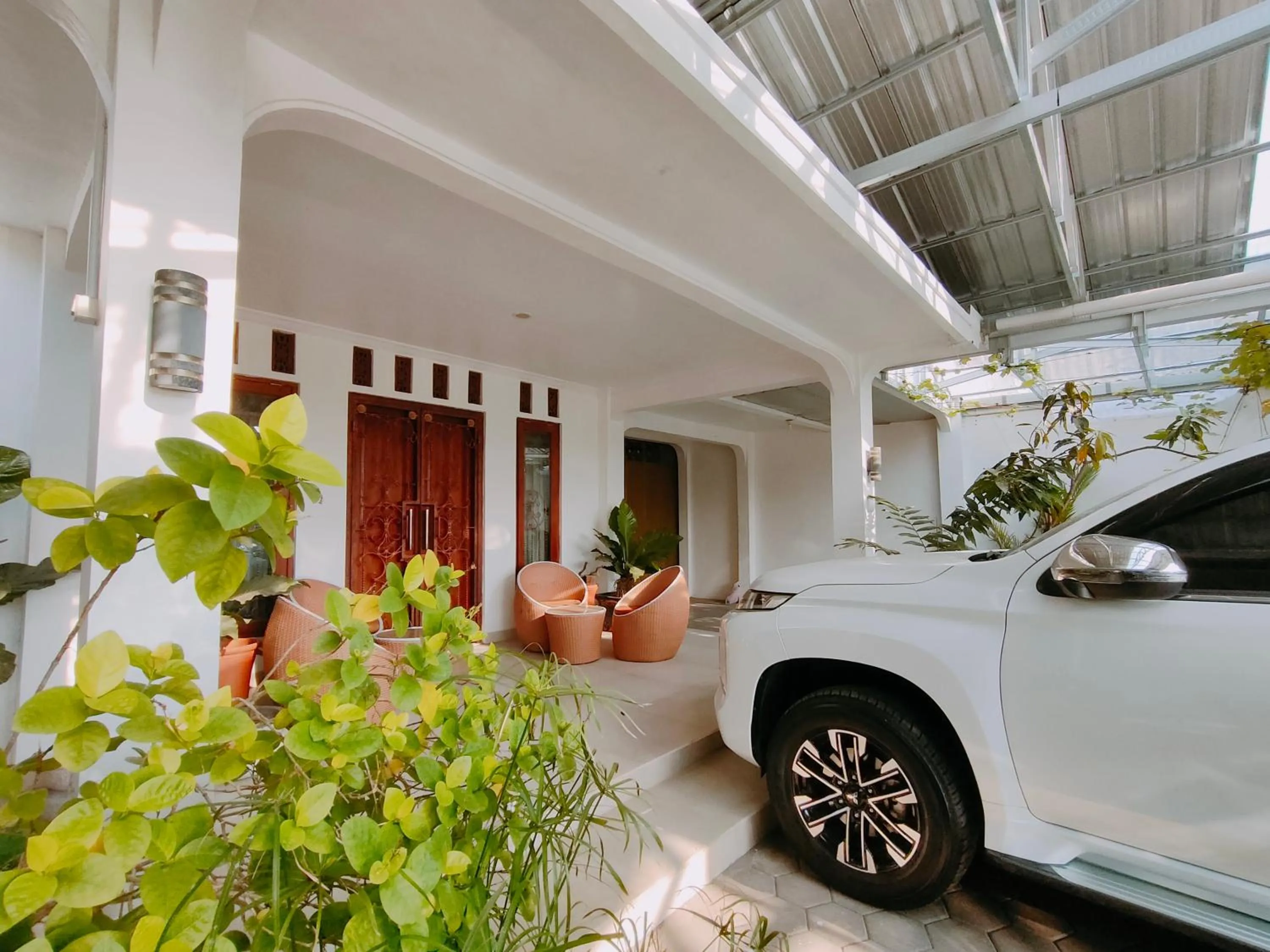 Parking in RedDoorz Syariah near Jogja Expo Center