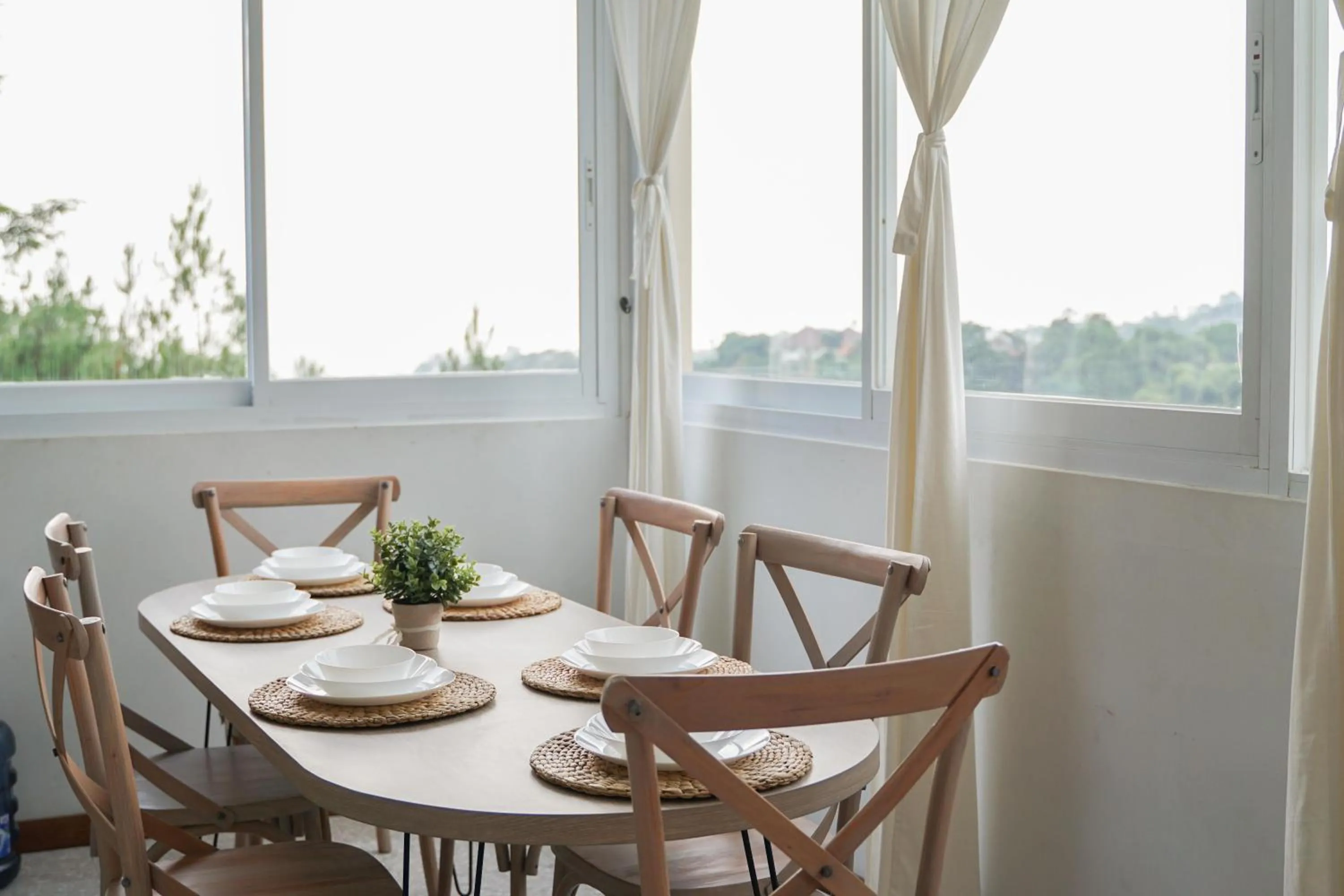 Dining area in Over Easy Apartment