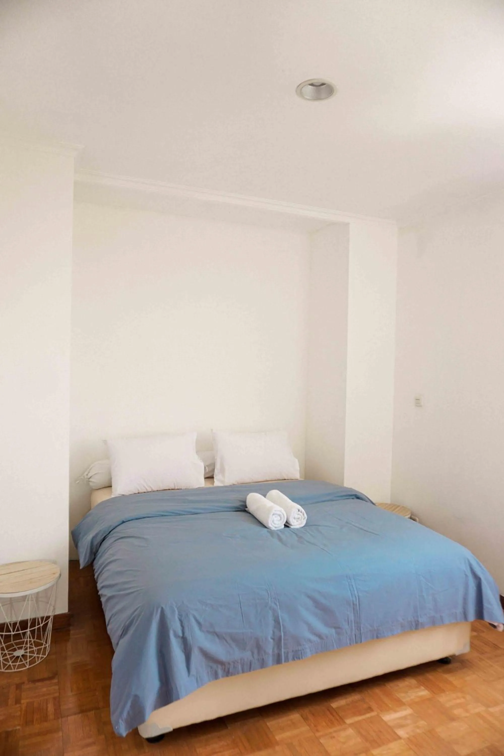 Photo of the whole room, Bed in Over Easy Apartment