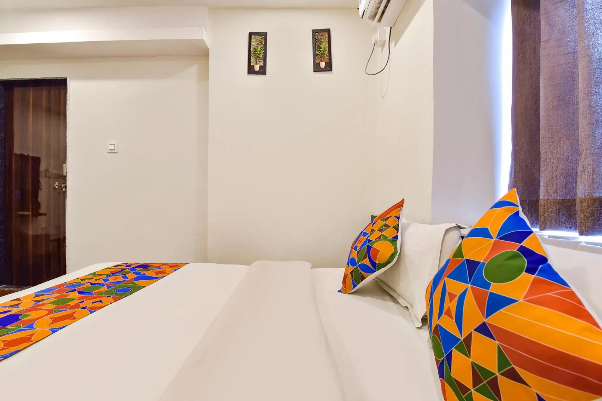 Photo of the whole room, Bed in Via Shri Krishna