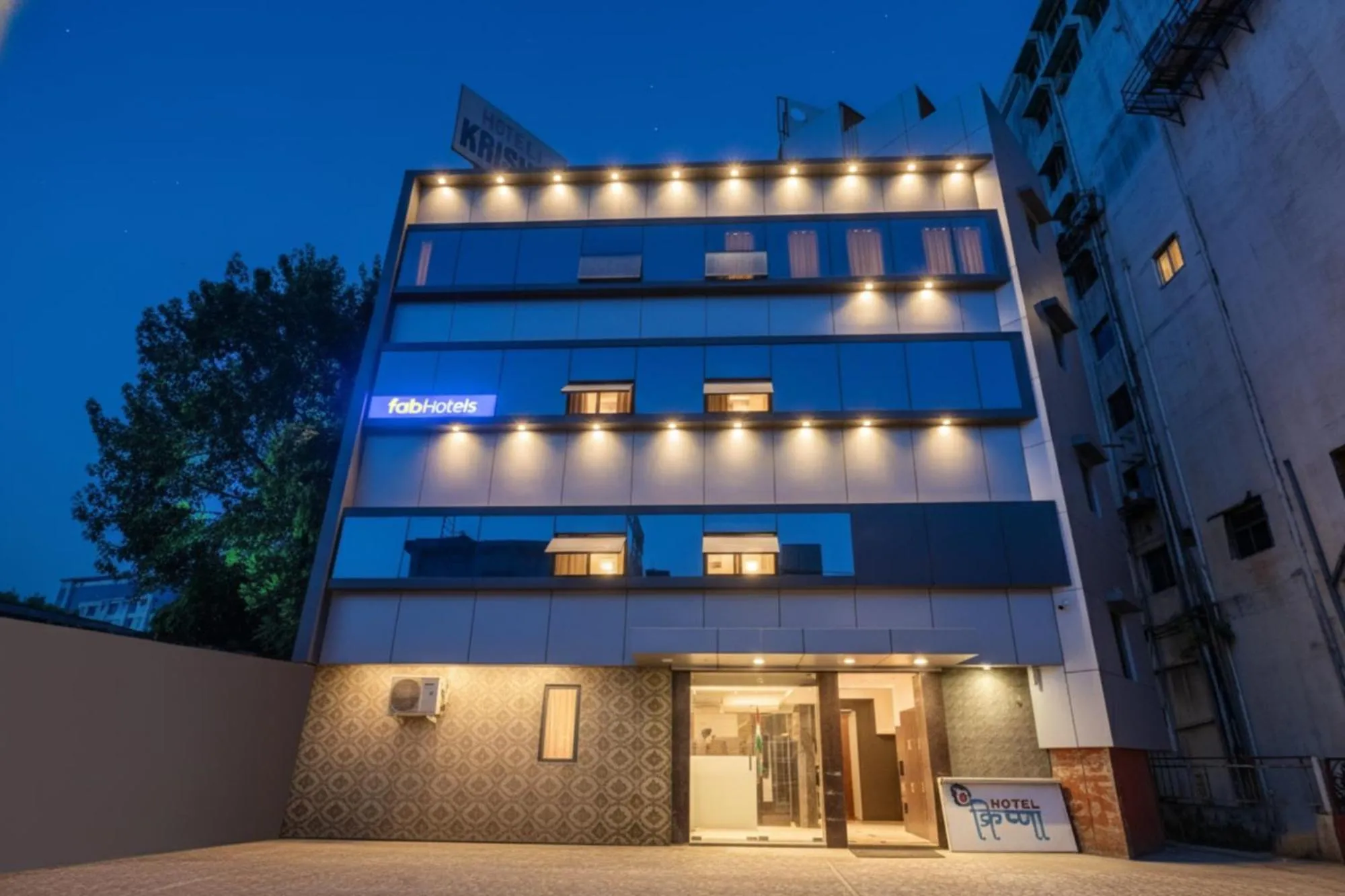 Property building in Via Shri Krishna