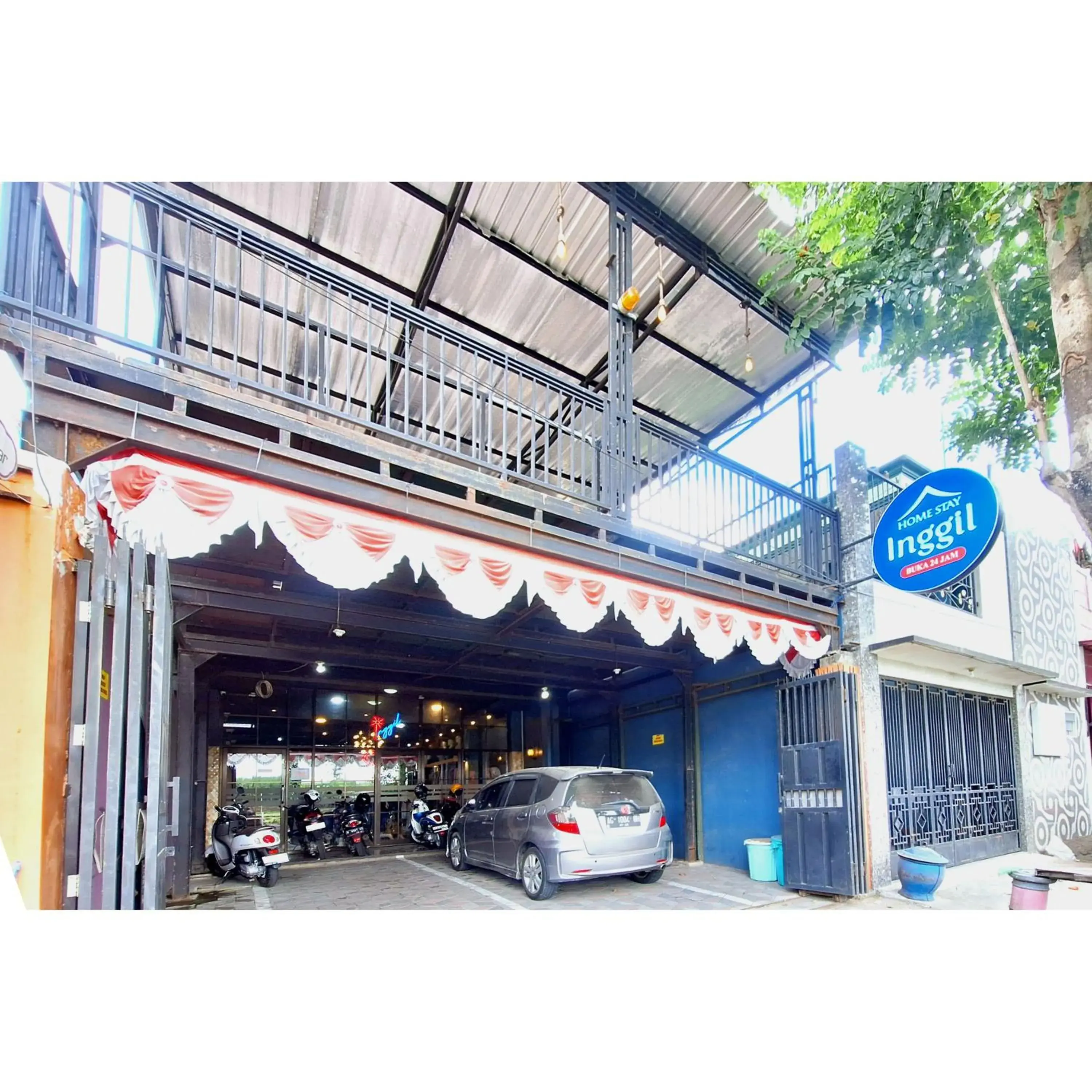 Facade/entrance in Home Inggil RedPartner Facade/entrance in Home Inggil RedPartner