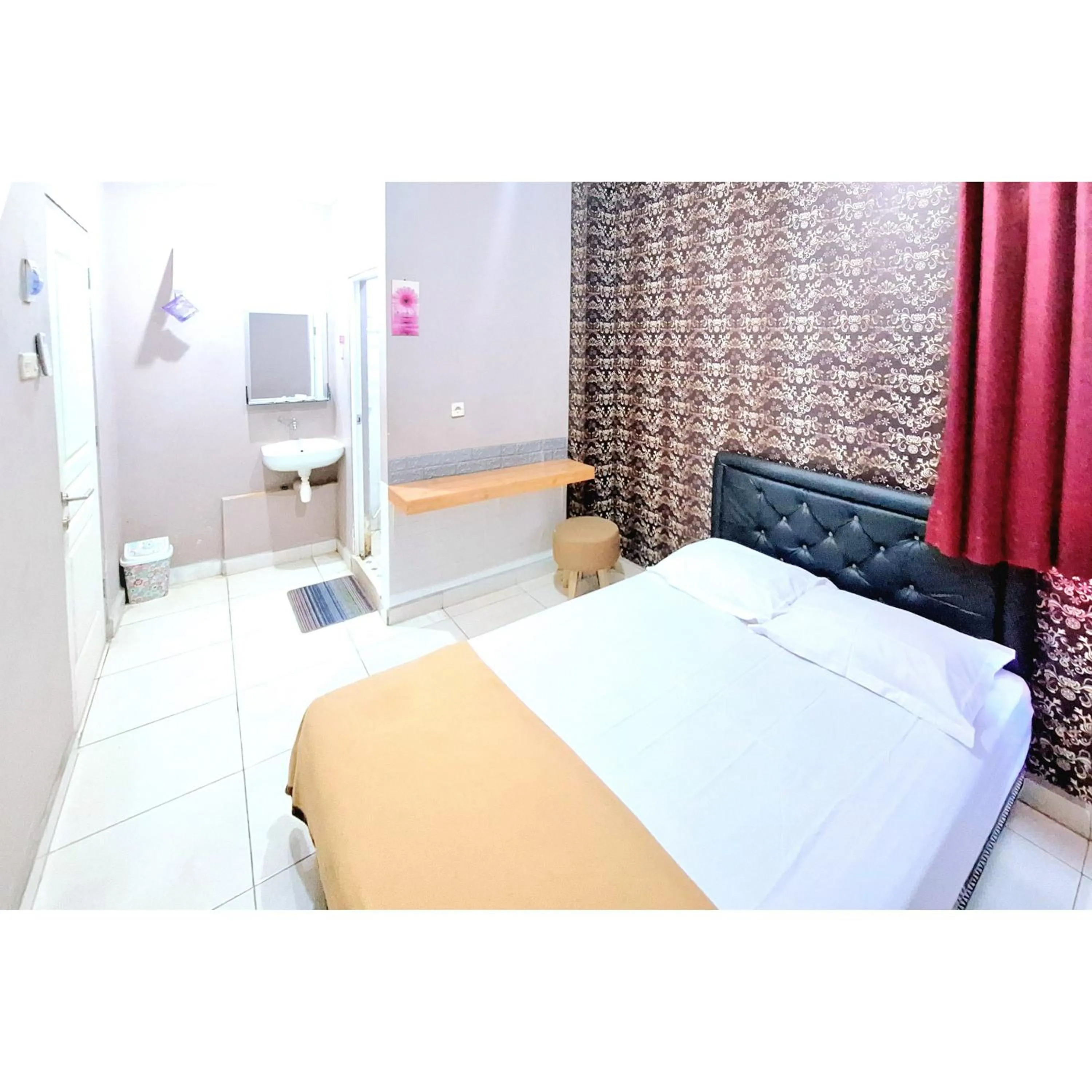 Bedroom, Bed in Home Inggil RedPartner