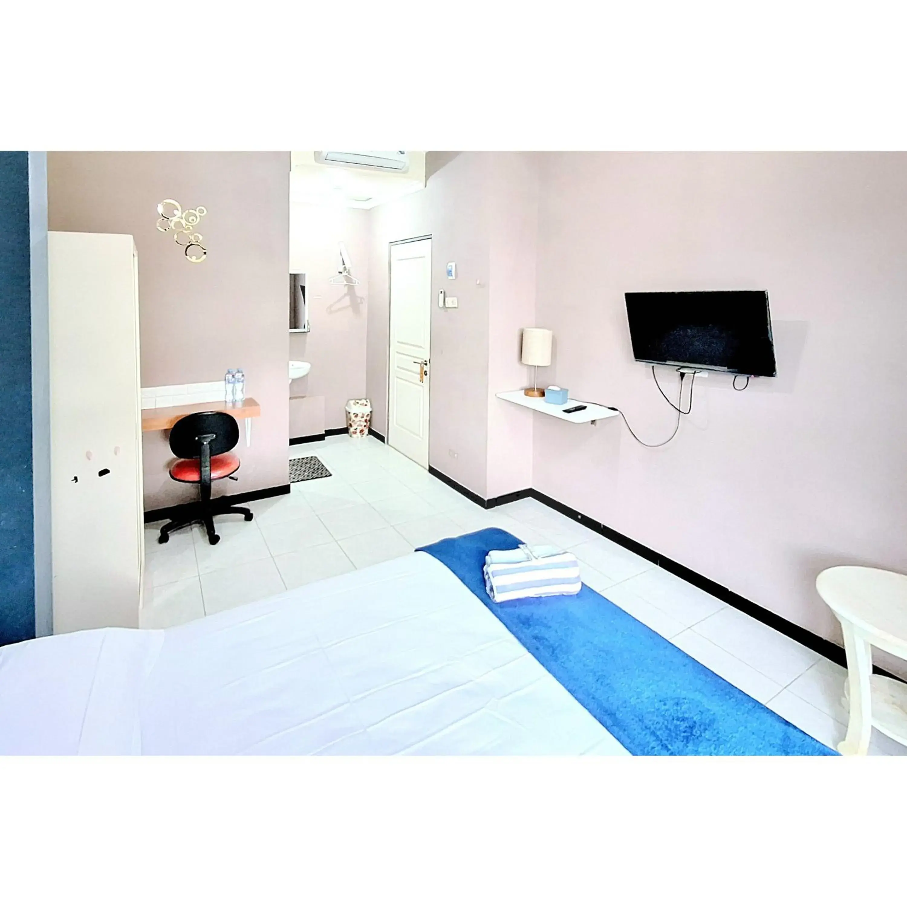 Bedroom, Bed in Home Inggil RedPartner Bedroom, Bed in Home Inggil RedPartner