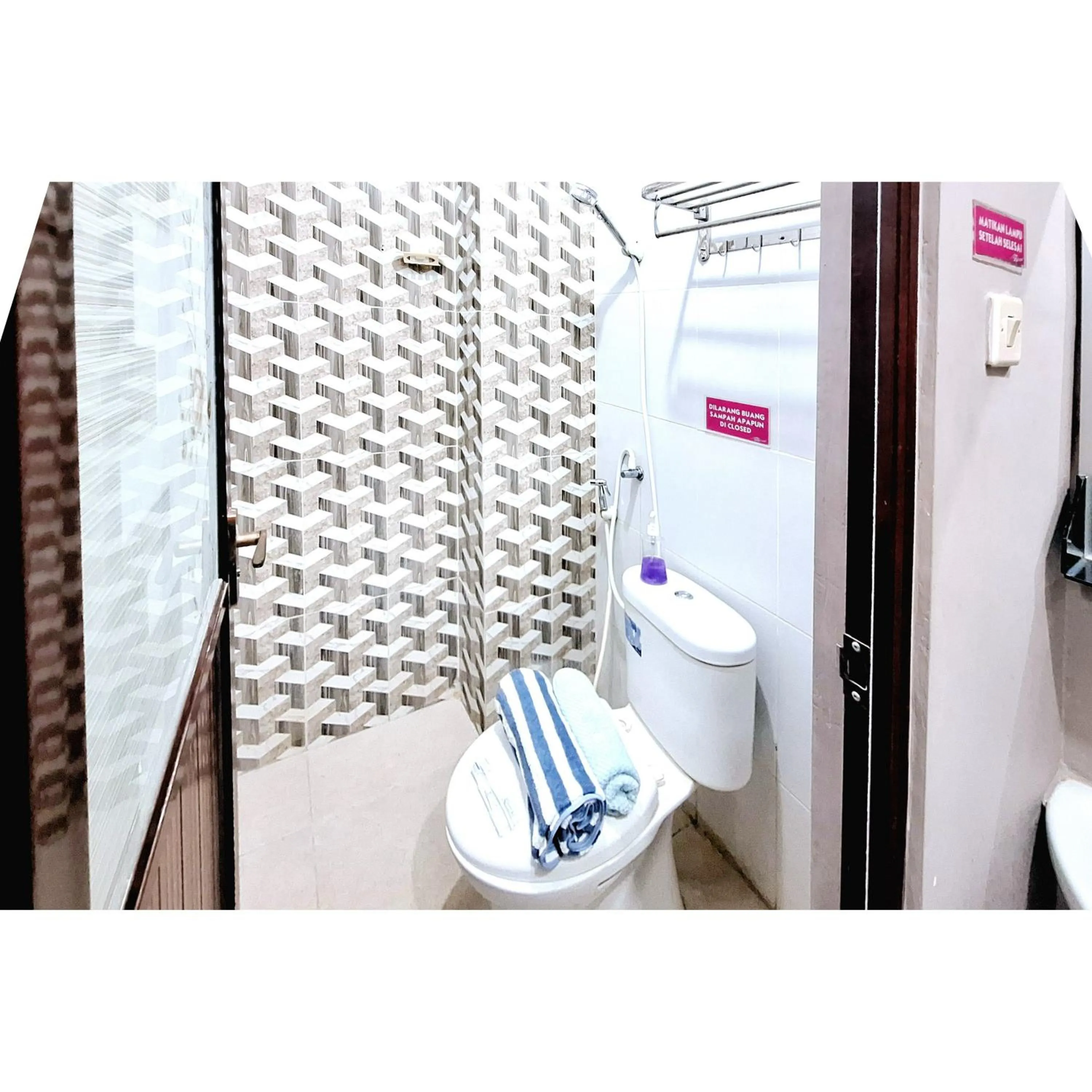 Bathroom in Home Inggil RedPartner