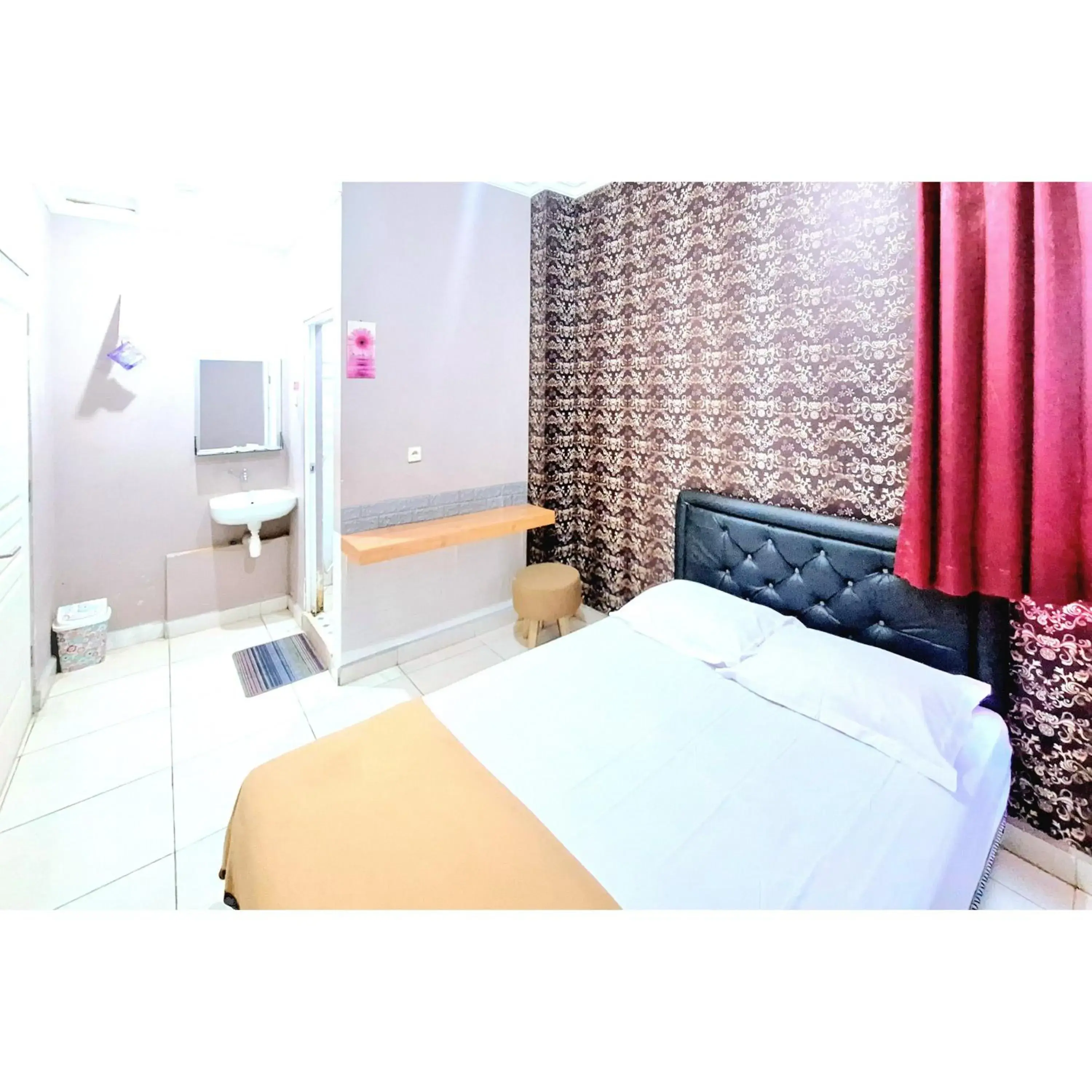 Bedroom, Bed in Home Inggil RedPartner Bedroom, Bed in Home Inggil RedPartner