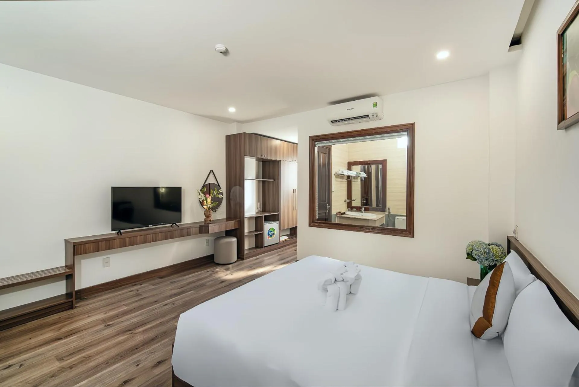 Bedroom in Hoang Linh Riverside Hotel Danang