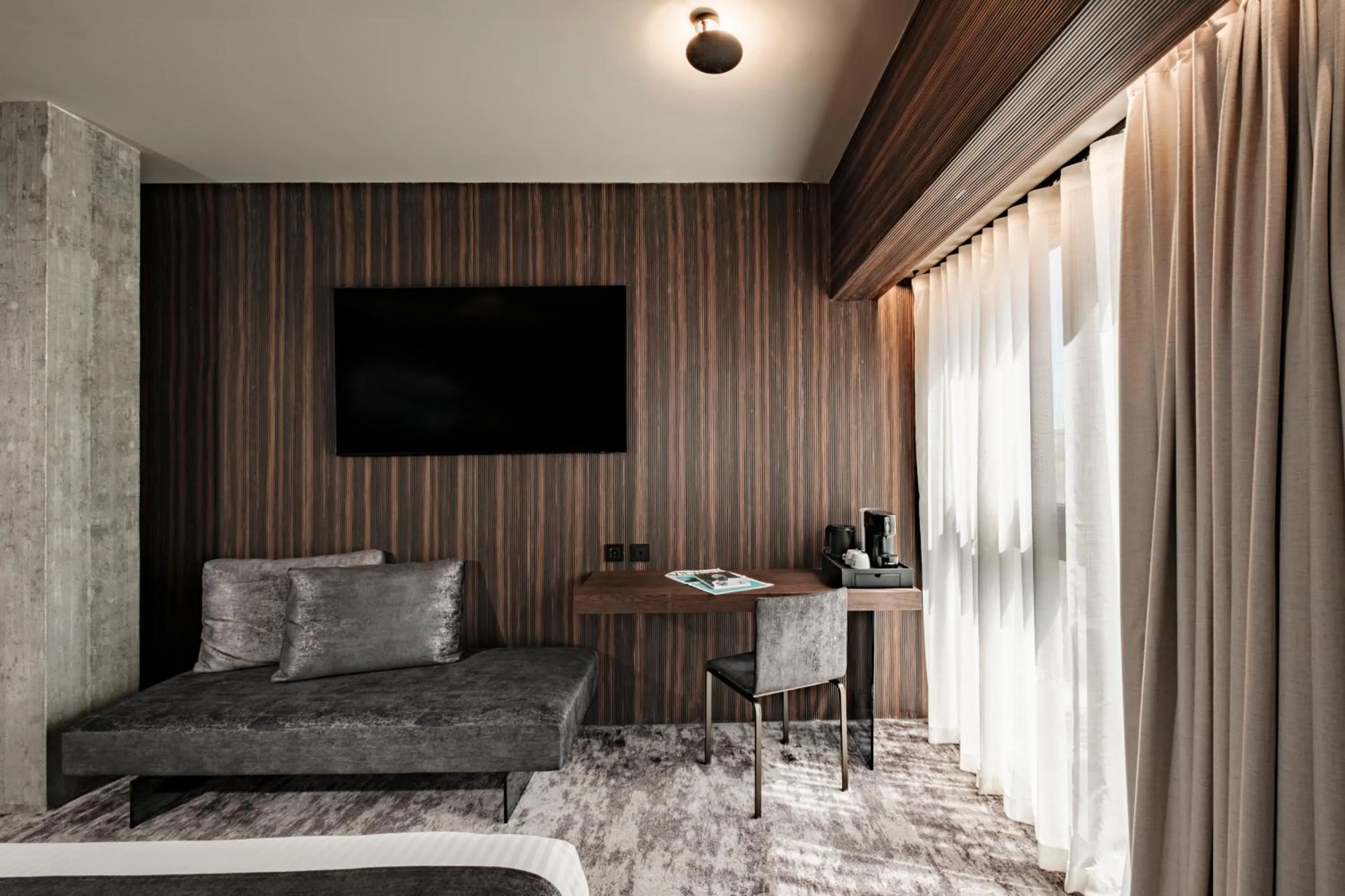 TV and multimedia, Bed in Fitch Hotel