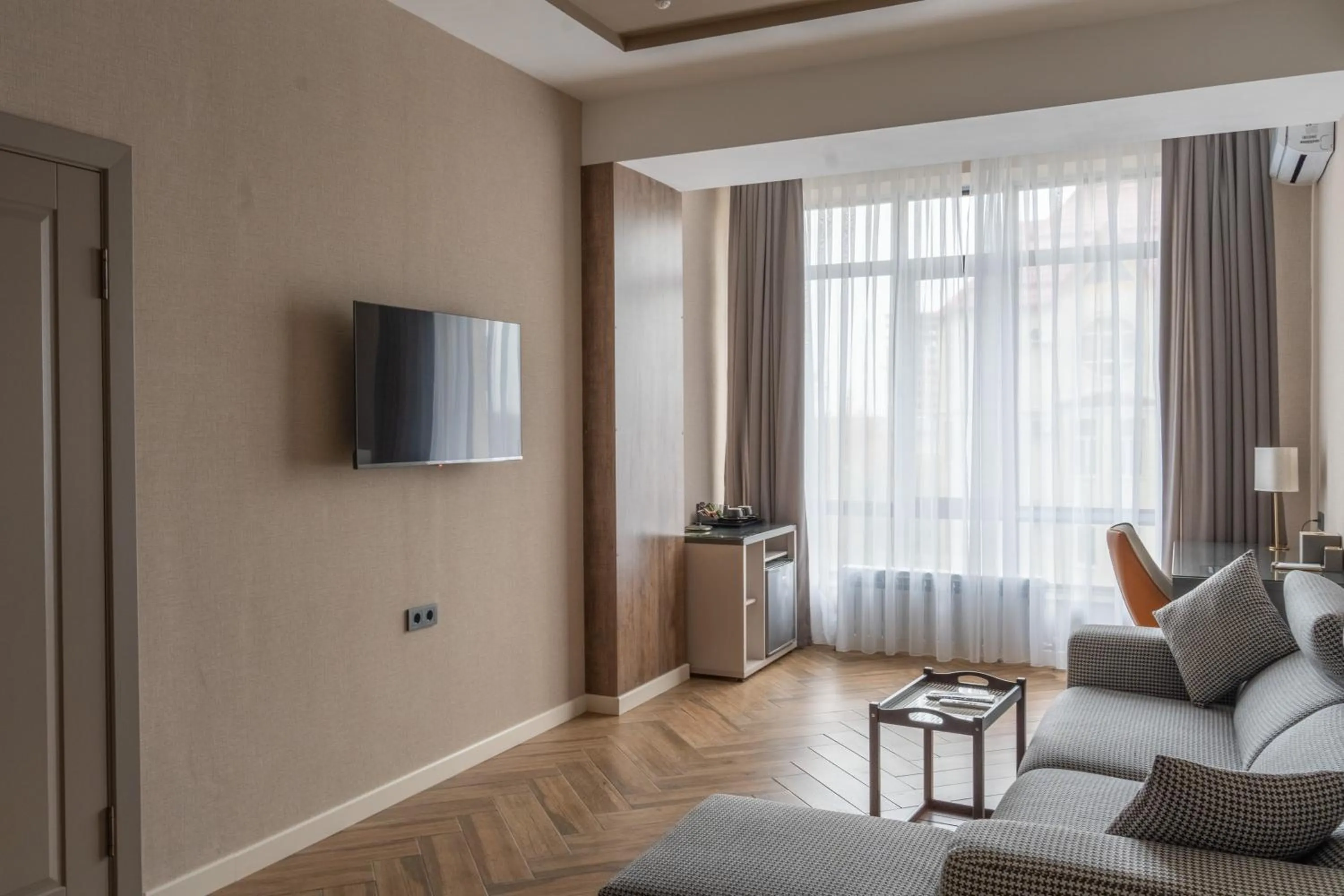 Communal lounge/ TV room in Five Hotel