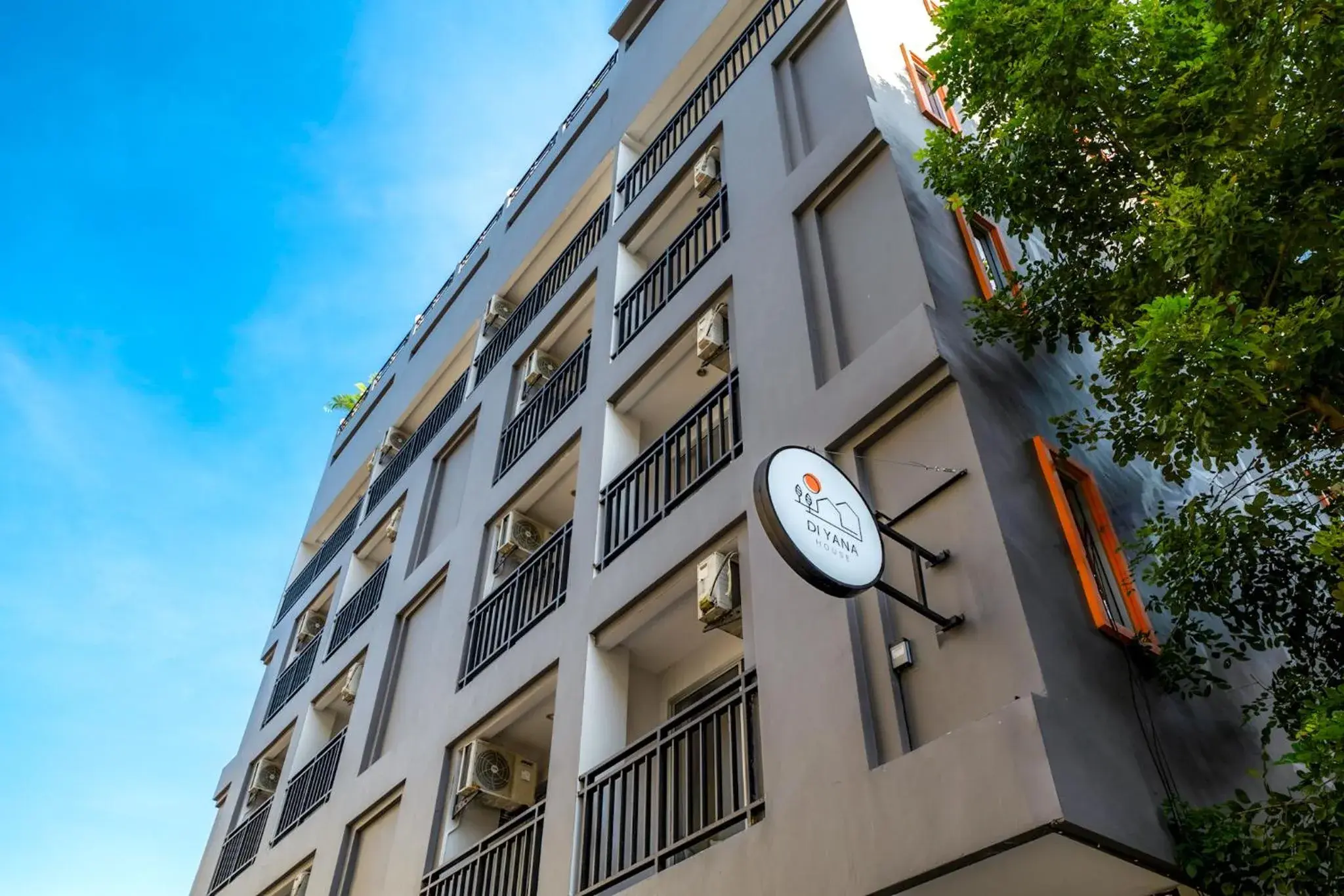 Property building in Di Yana Patong Property building in Di Yana Patong