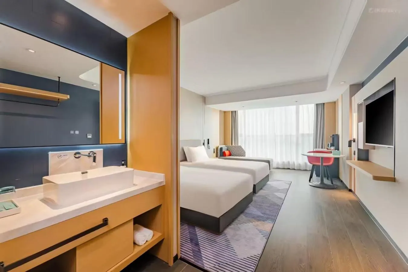 Photo of the whole room, Bed in Holiday Inn Express Hangzhou Qianjiang CenturyCity by IHG