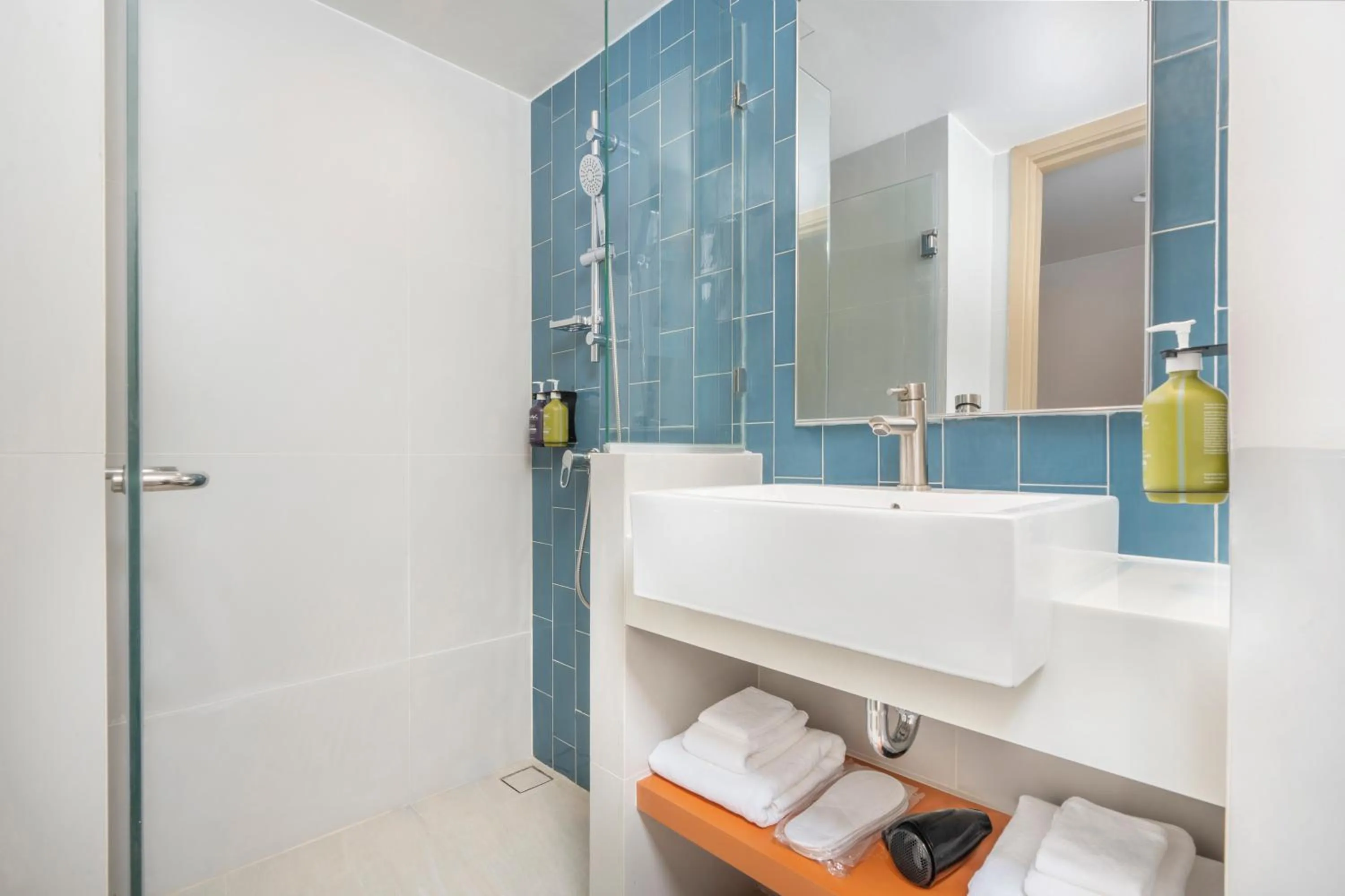 Shower in Holiday Inn Express Rayong