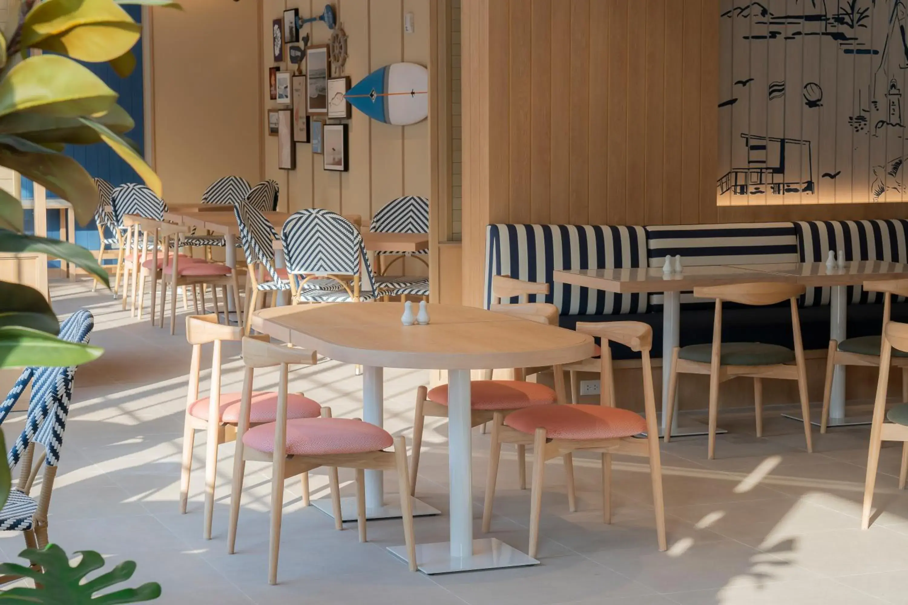 Restaurant/places to eat in Holiday Inn Express Rayong Restaurant/places to eat in Holiday Inn Express Rayong