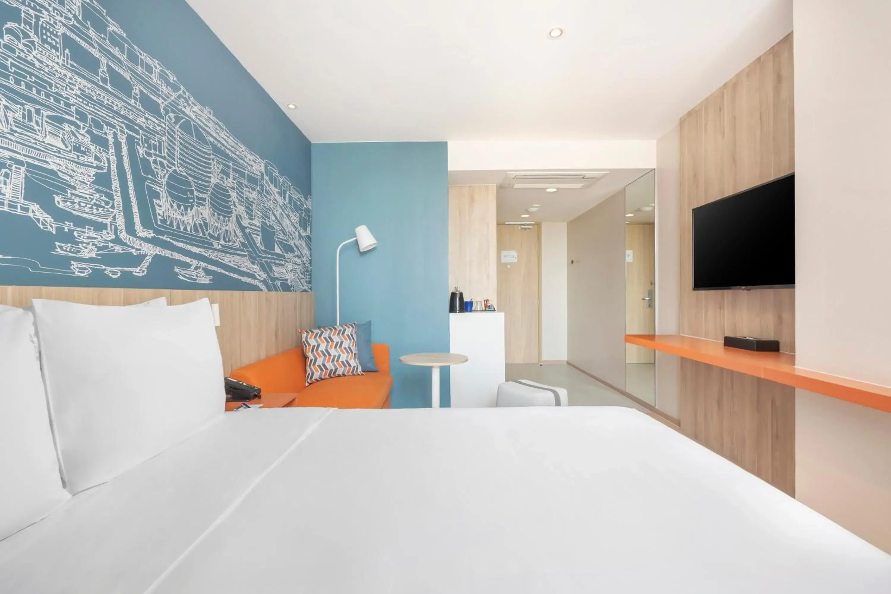 Standard Queen Room - Accessible with Free Breakfast in Holiday Inn Express Rayong Standard Queen Room - Accessible with Free Breakfast in Holiday Inn Express Rayong