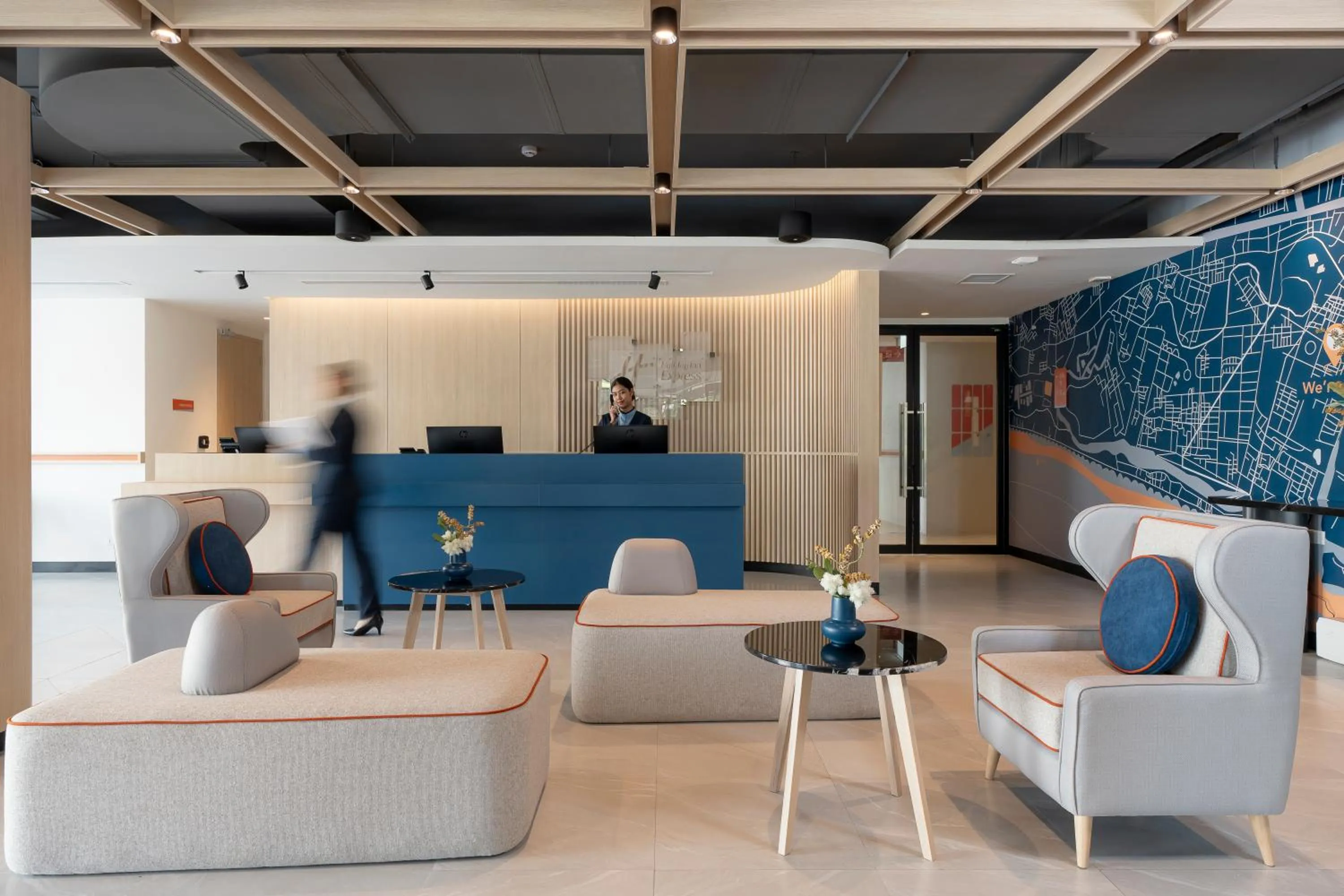 Lobby or reception in Holiday Inn Express Rayong