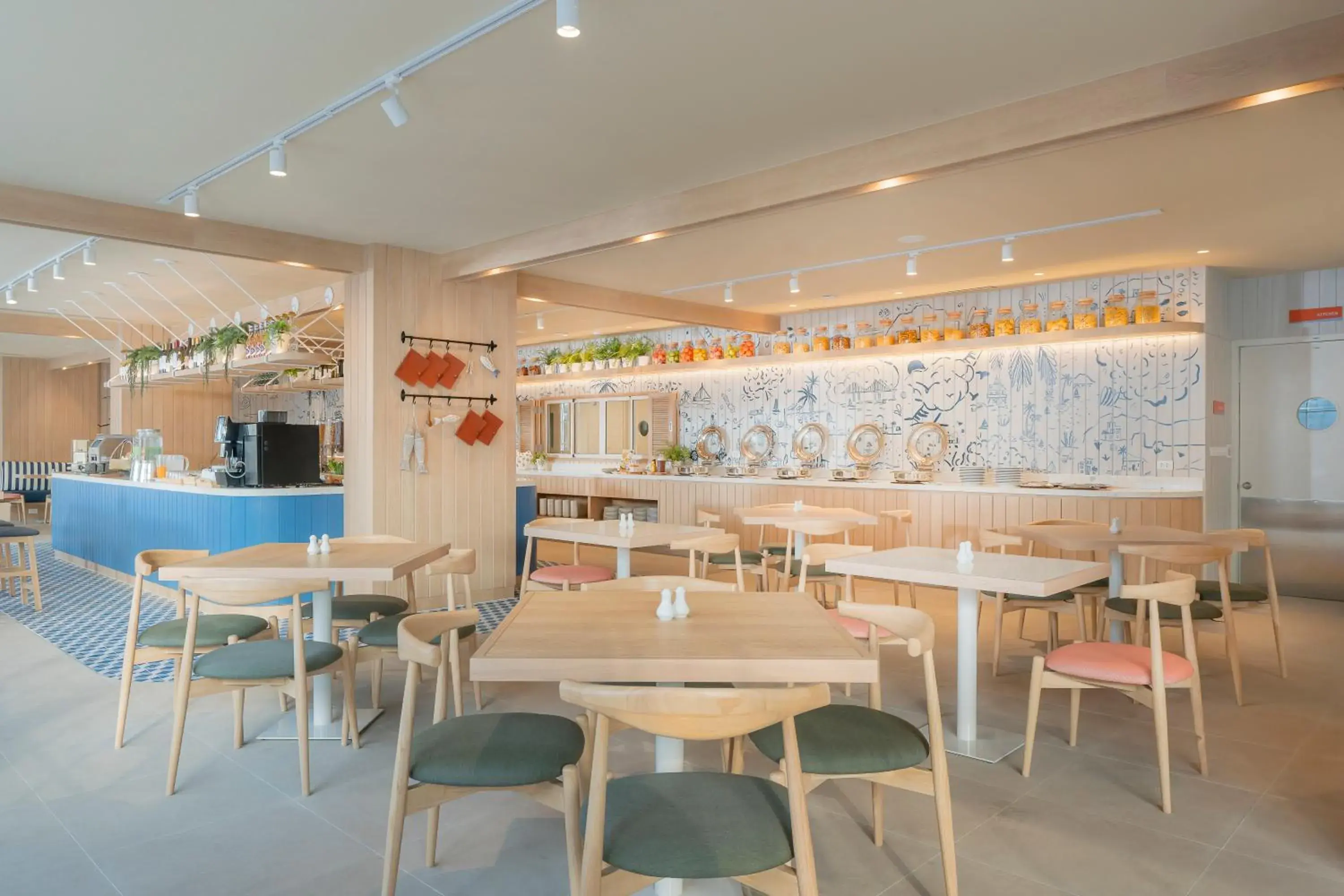 Restaurant/places to eat in Holiday Inn Express Rayong Restaurant/places to eat in Holiday Inn Express Rayong