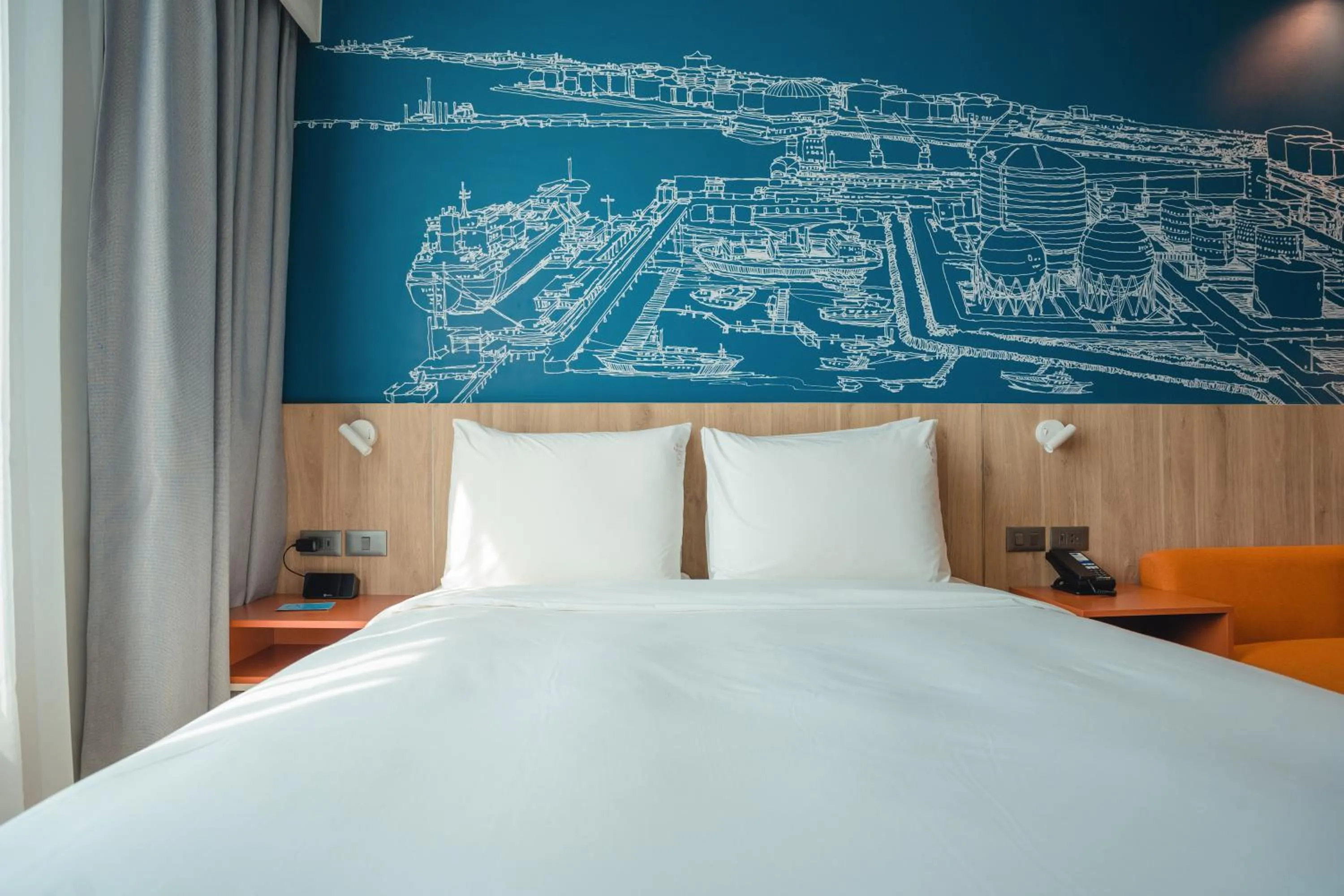 Bedroom, Bed in Holiday Inn Express Rayong