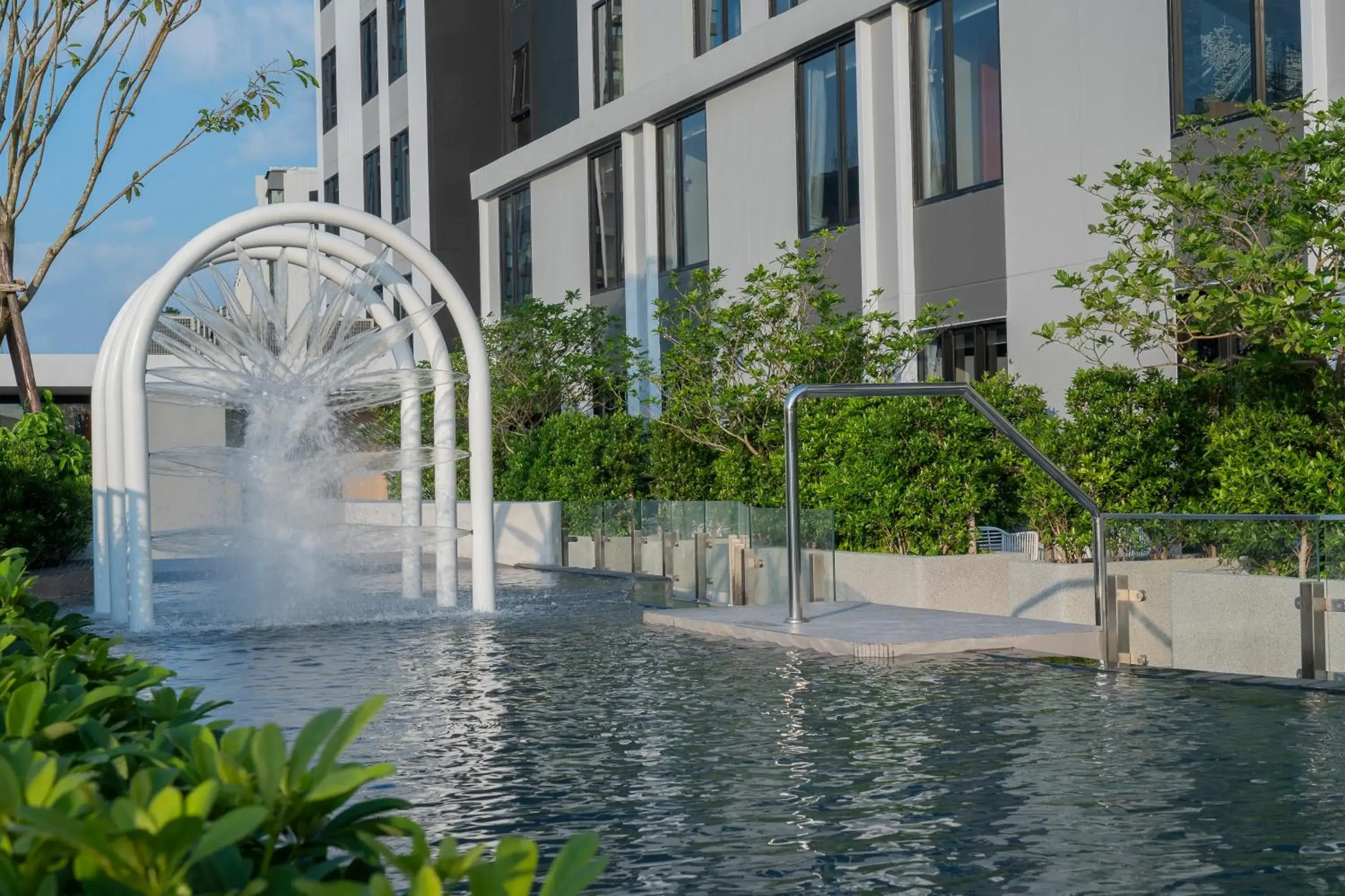 Pool view in Holiday Inn Express Rayong Pool view in Holiday Inn Express Rayong