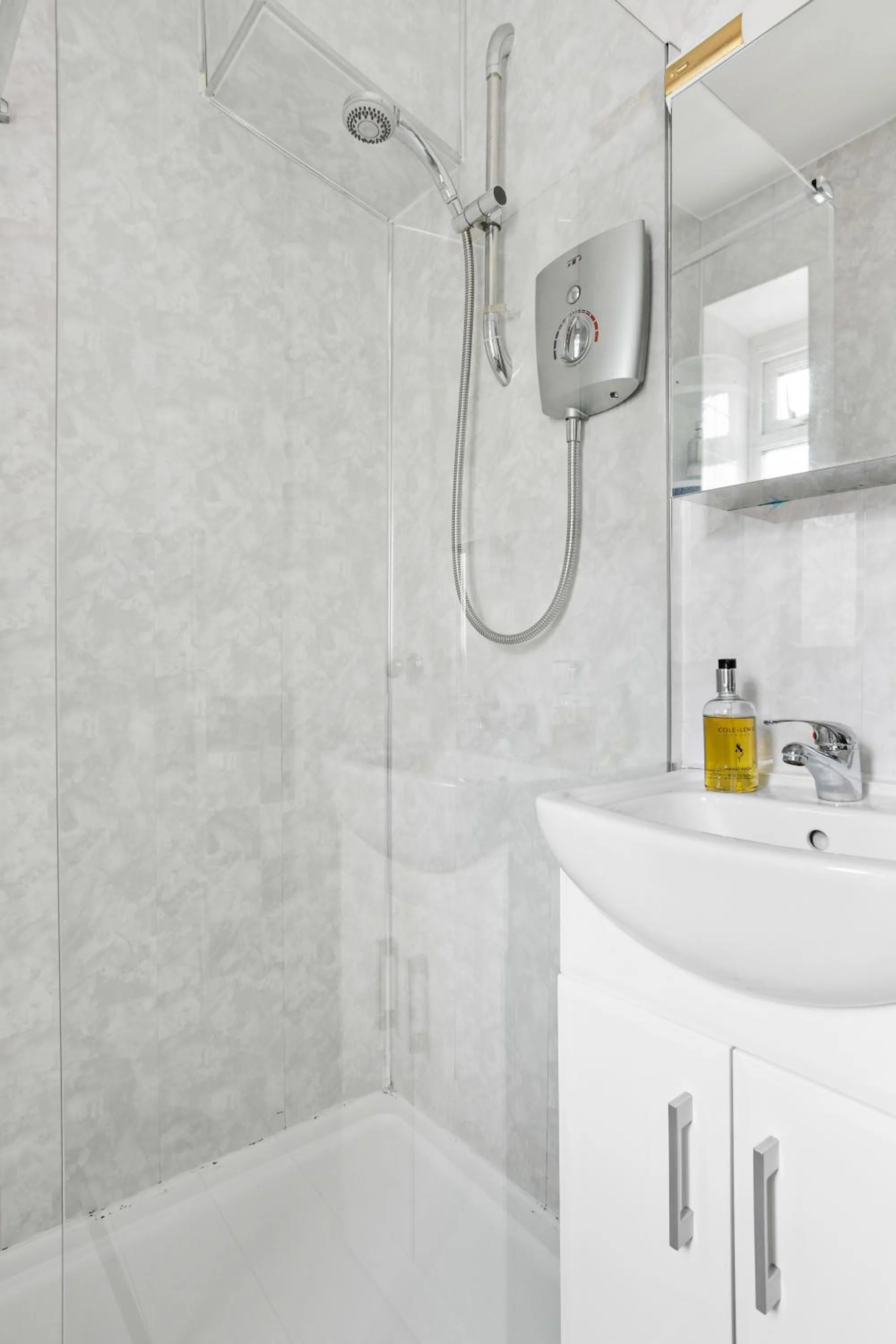 Shower in Cherwood Guest House