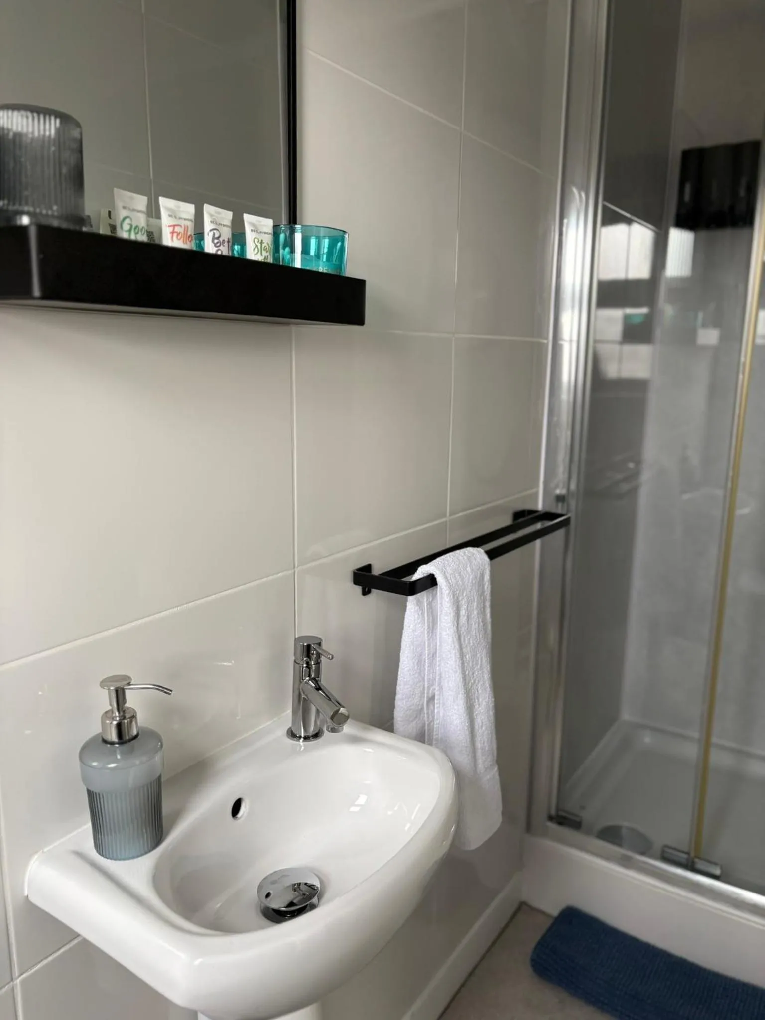 Shower in Cherwood Guest House