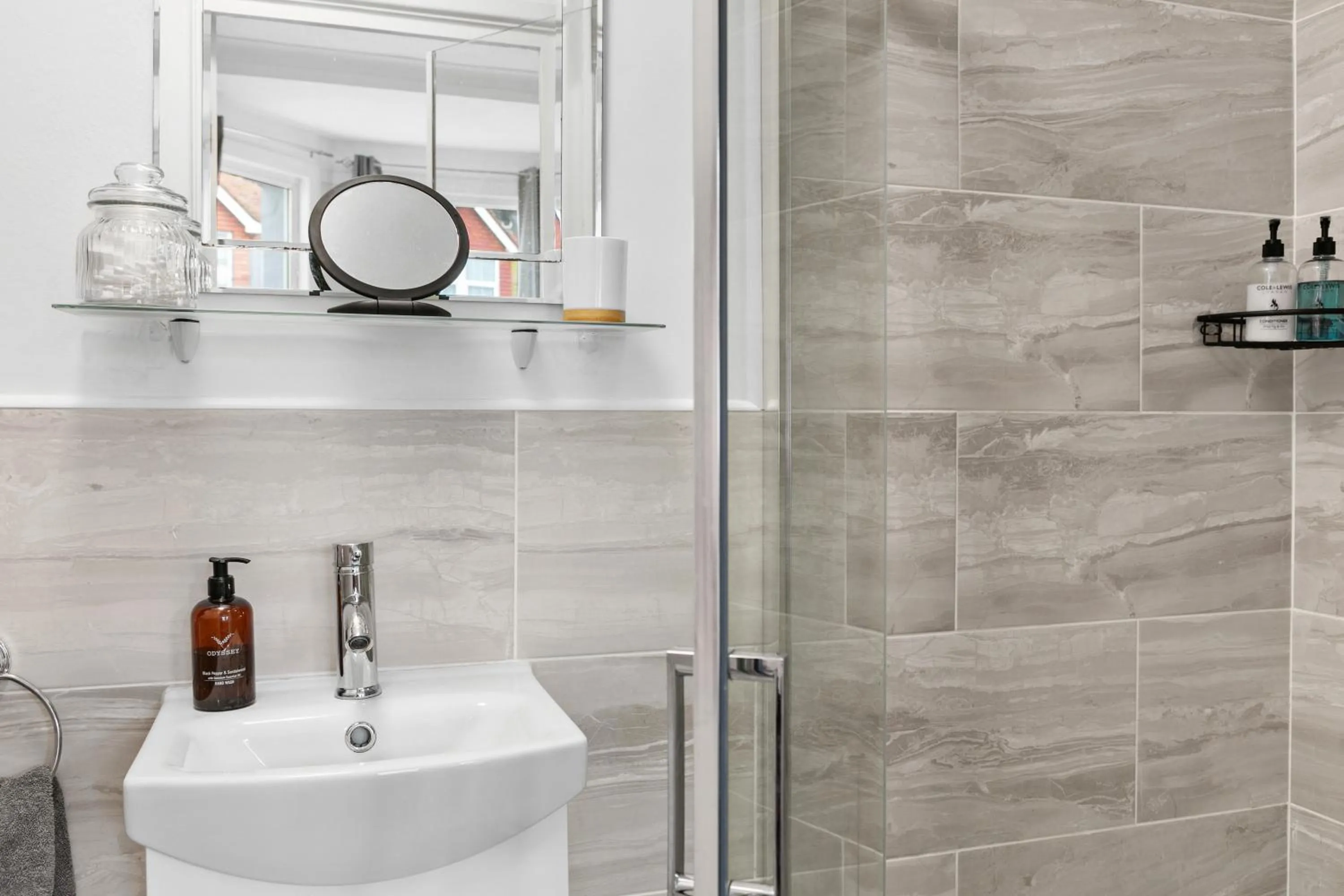 Shower in Cherwood Guest House