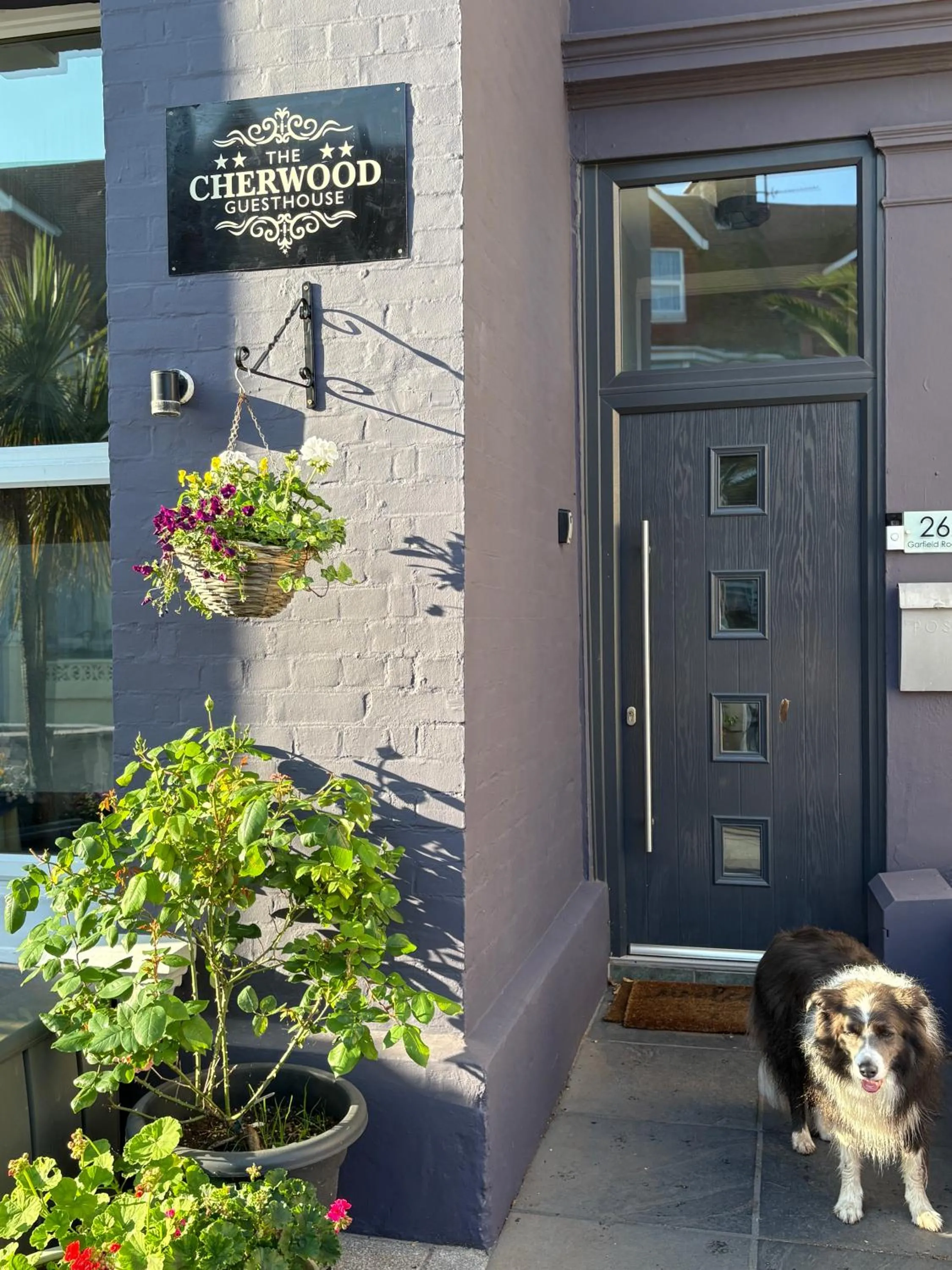 Facade/entrance in Cherwood Guest House
