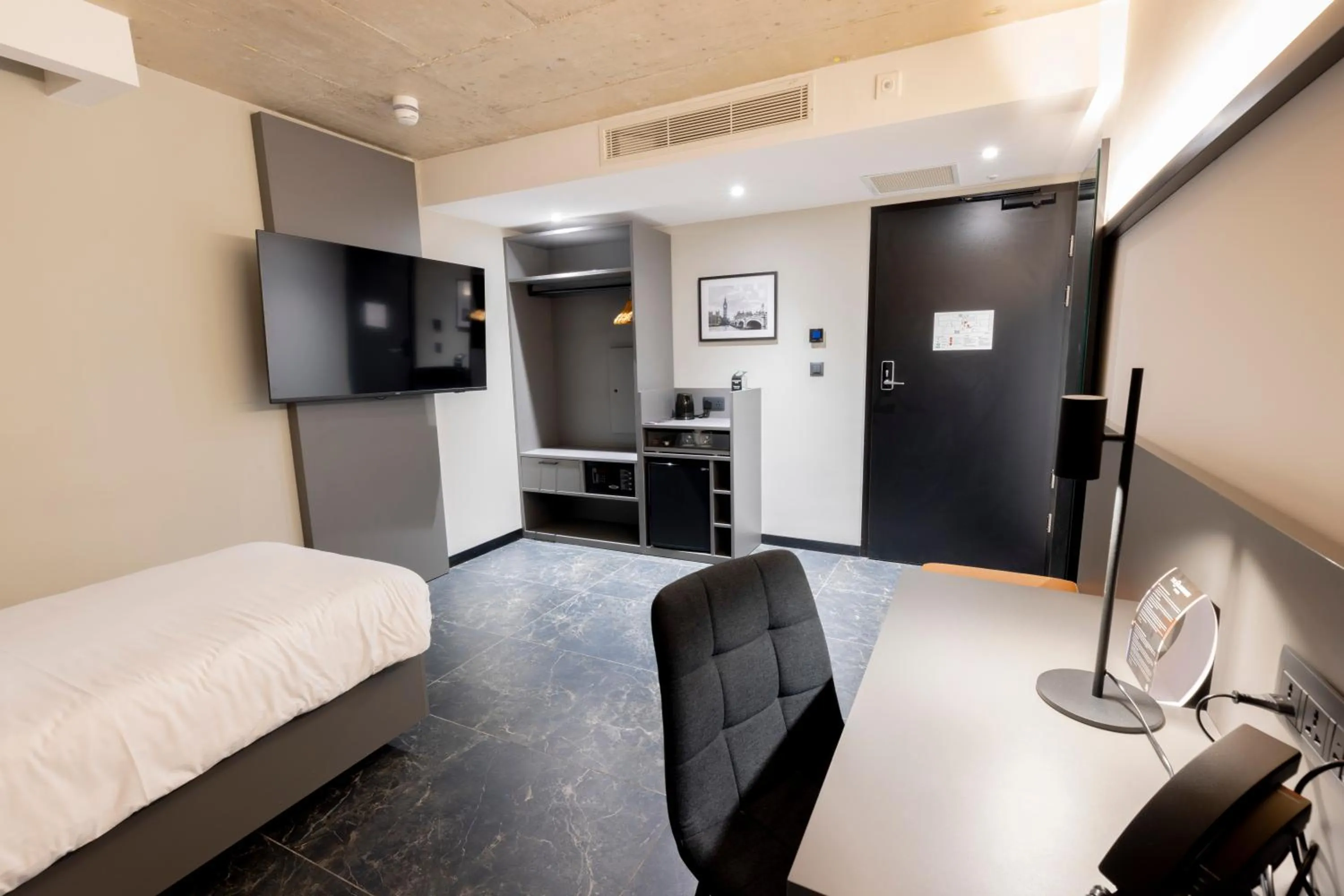 Bedroom, Bed in The Londoner Hotel St. Julian's