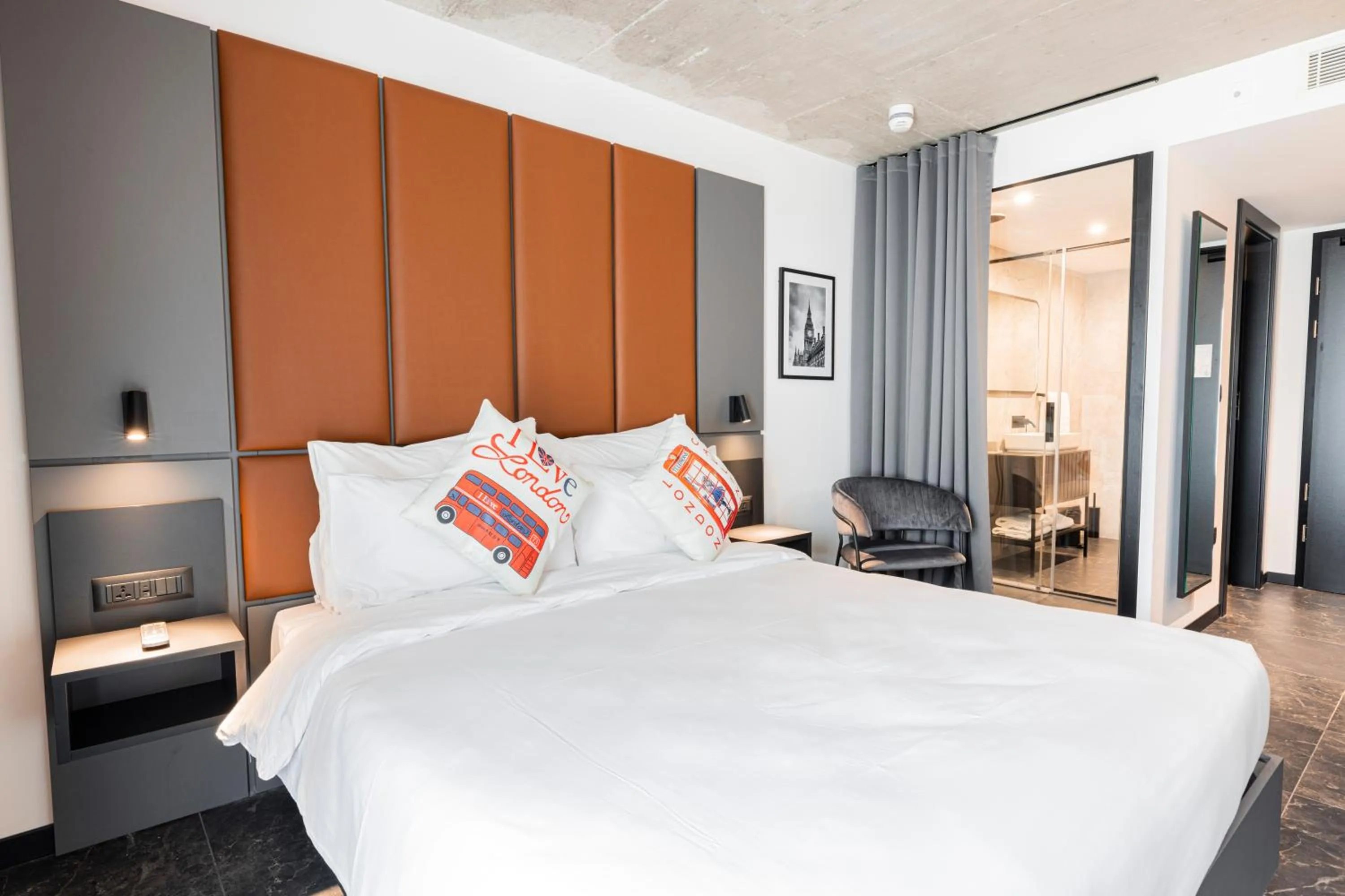 Bedroom, Bed in The Londoner Hotel St. Julian's