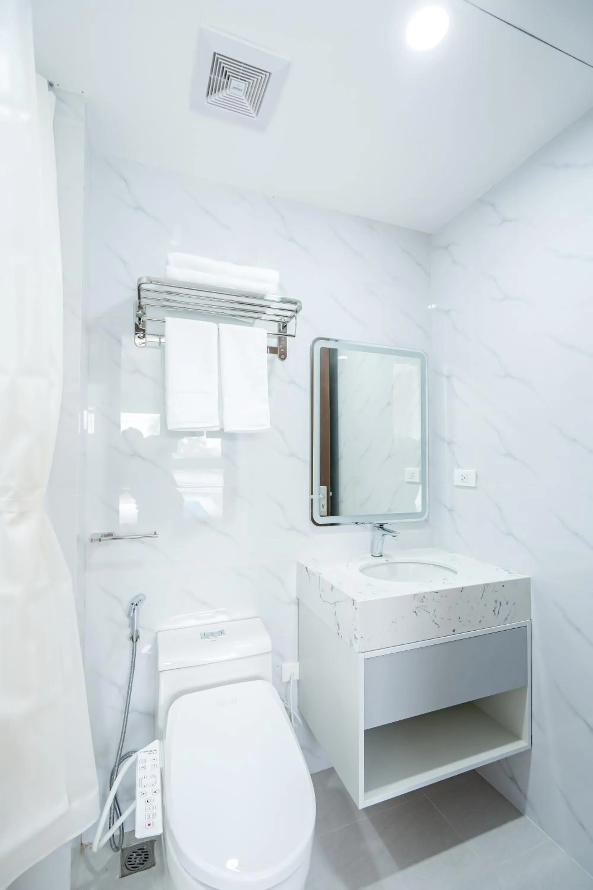 Shower in FLESTA Núi Trúc