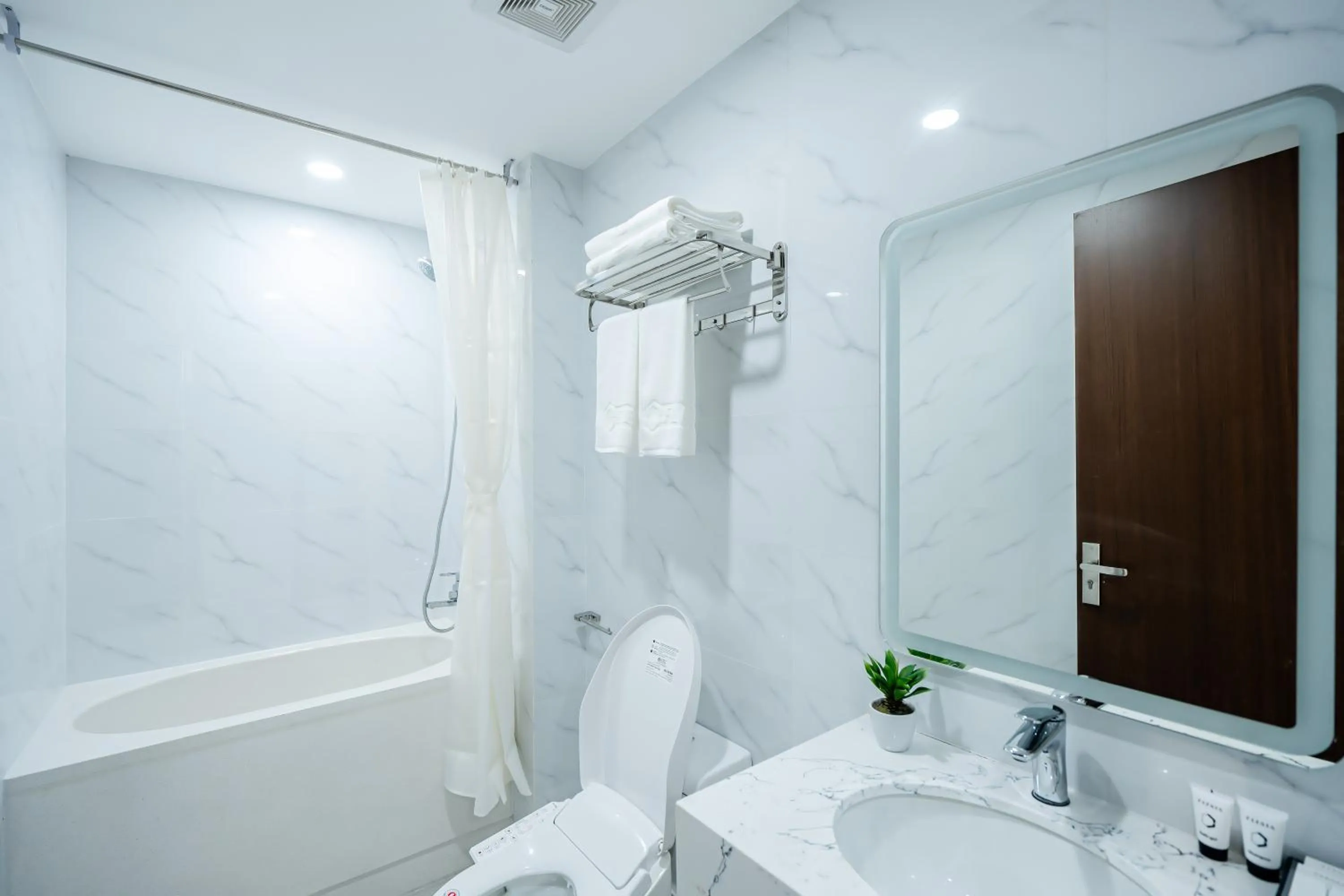 Shower in FLESTA Núi Trúc