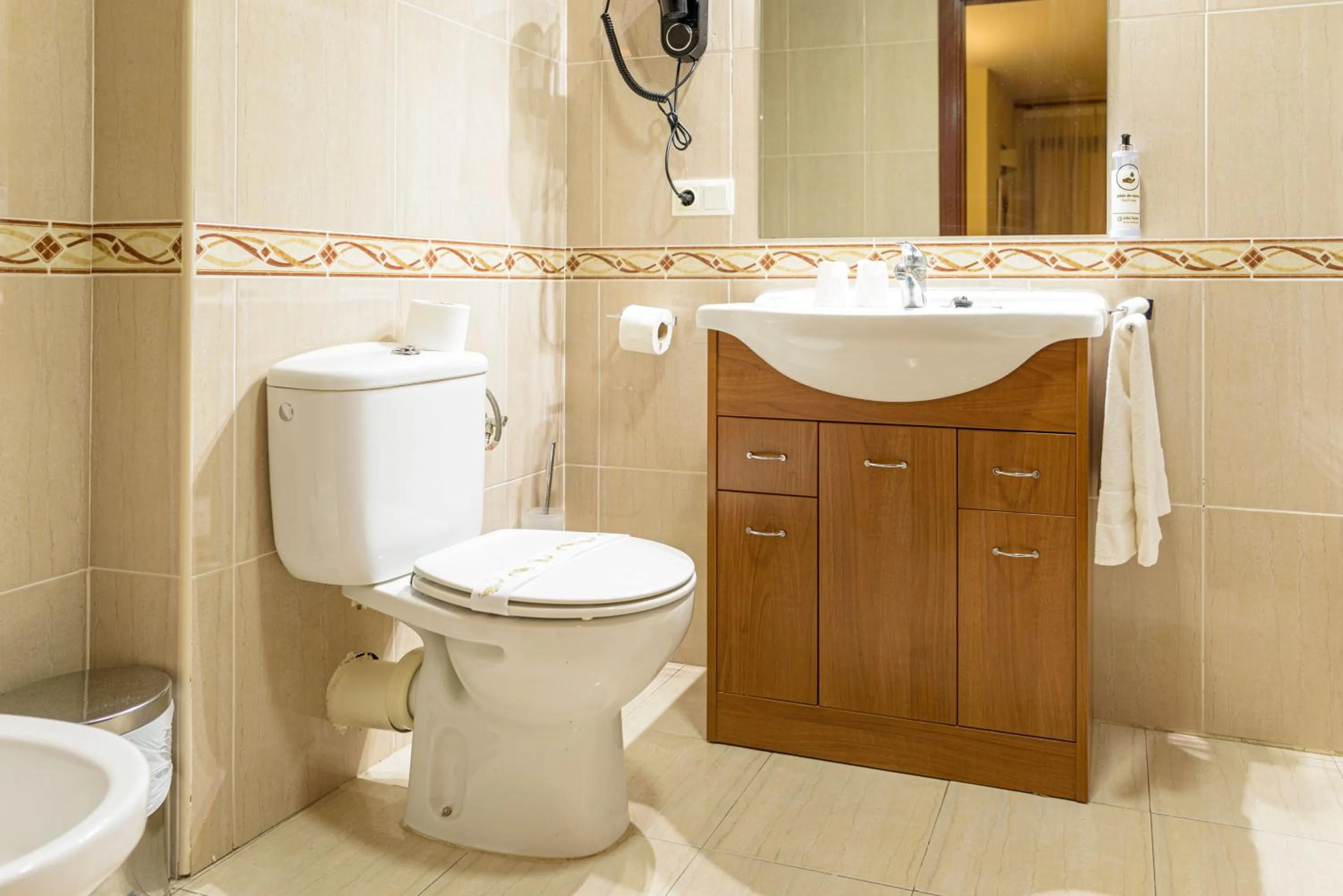 Bathroom in Alda Plaza Mayor Toro