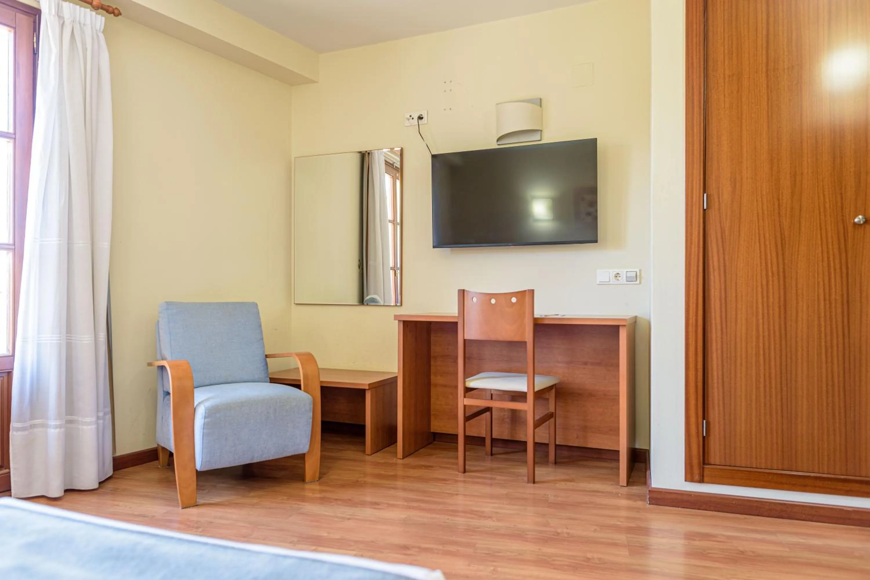 Photo of the whole room in Alda Plaza Mayor Toro