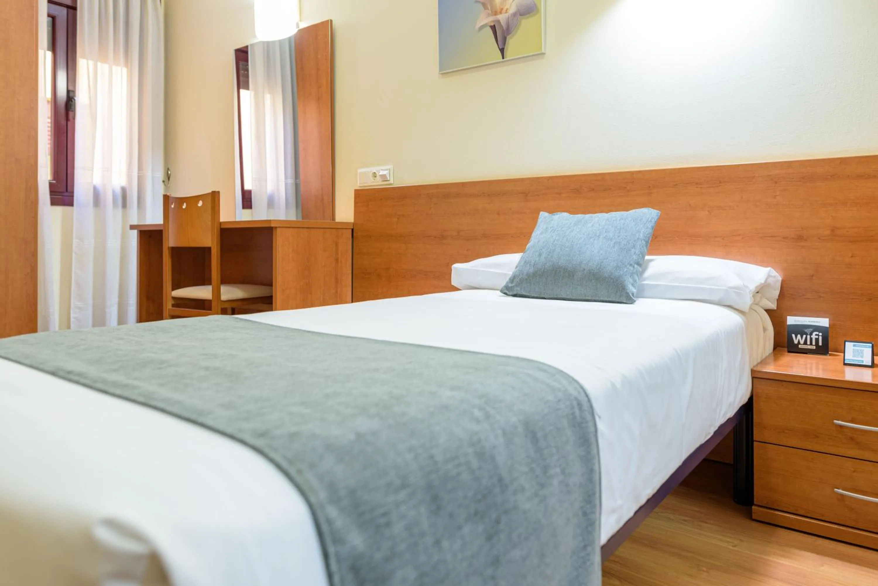 Photo of the whole room, Bed in Alda Plaza Mayor Toro