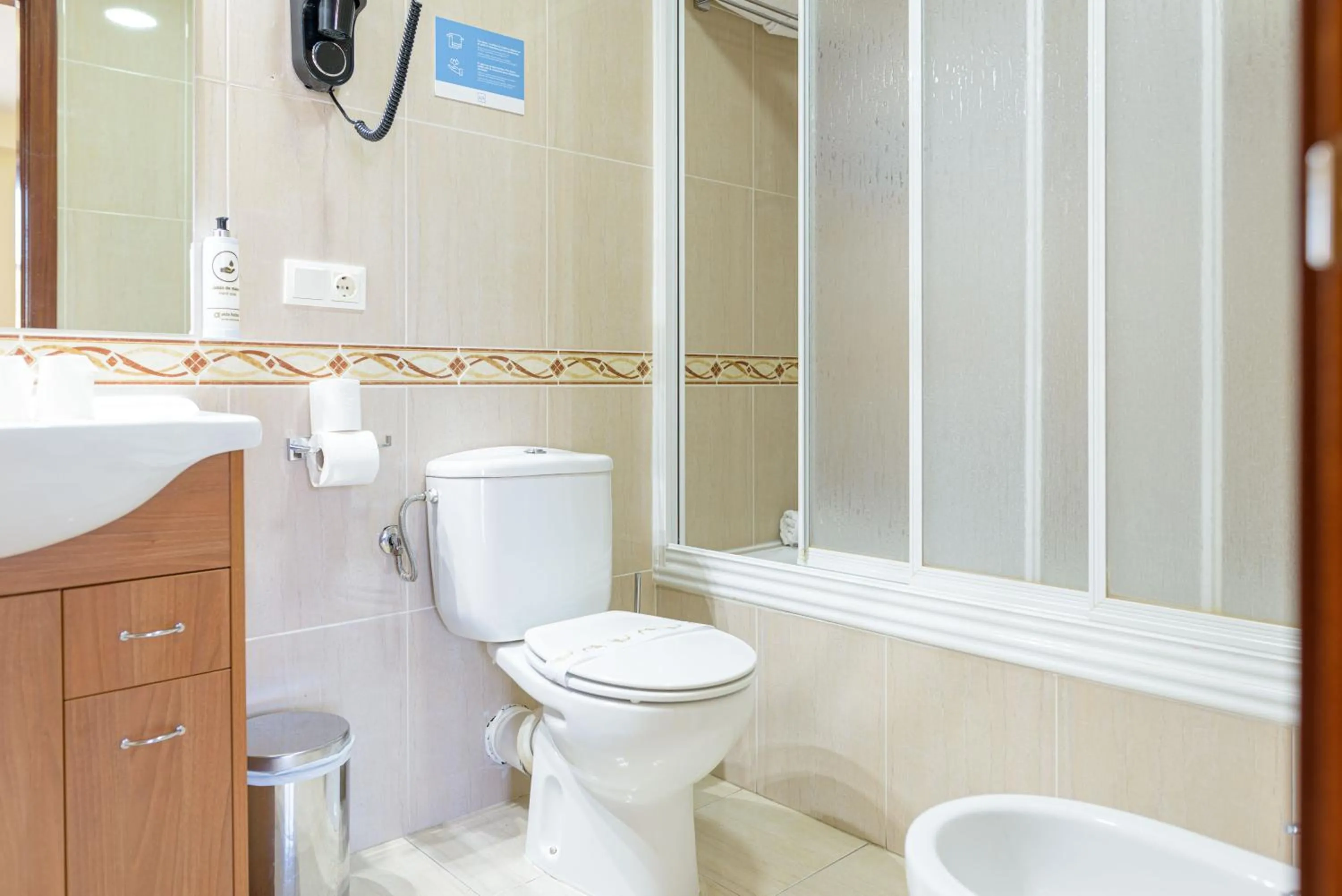 Bathroom in Alda Plaza Mayor Toro