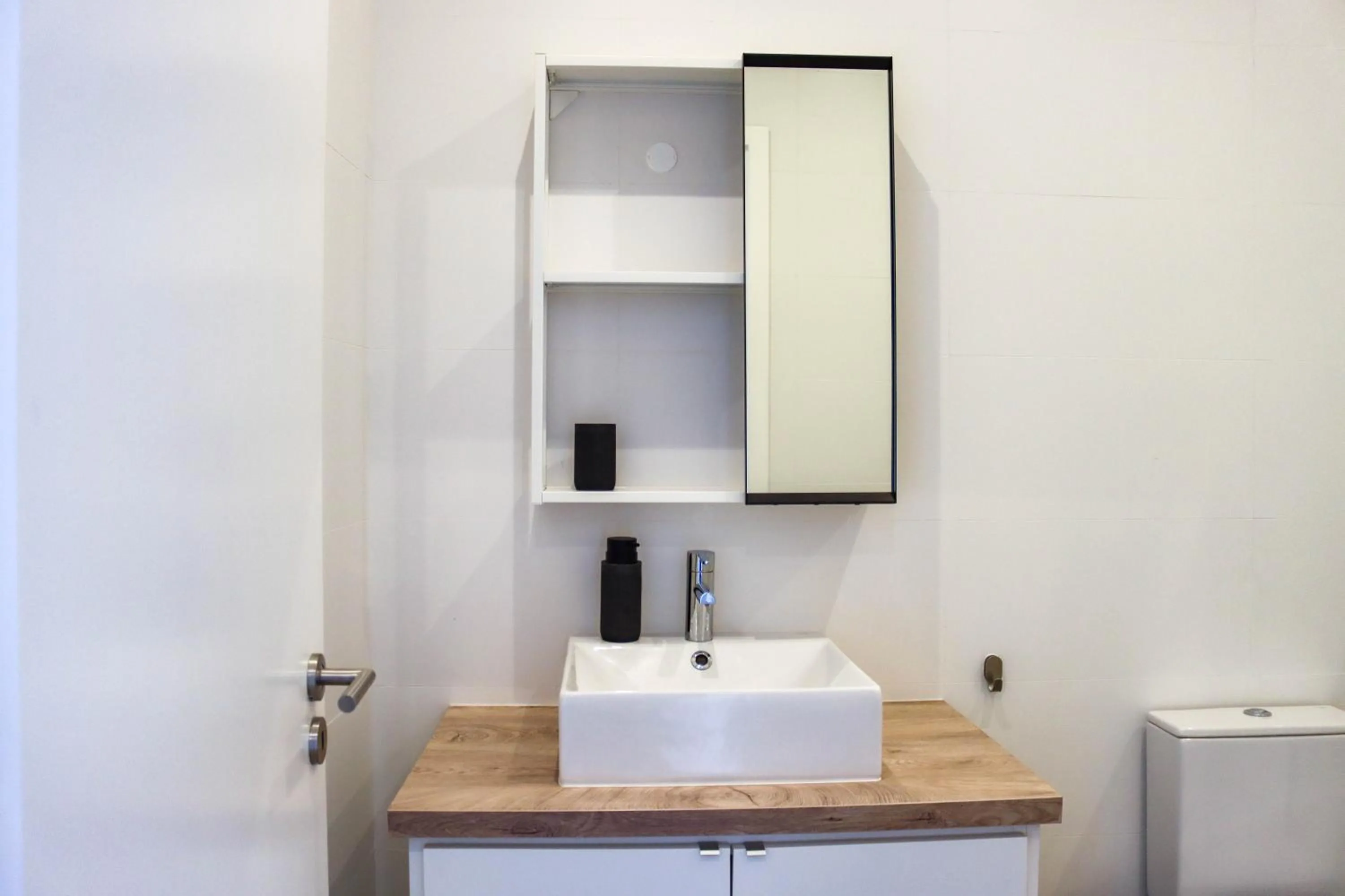 Bathroom in São Miguel Charming House "D" by LFC Apts