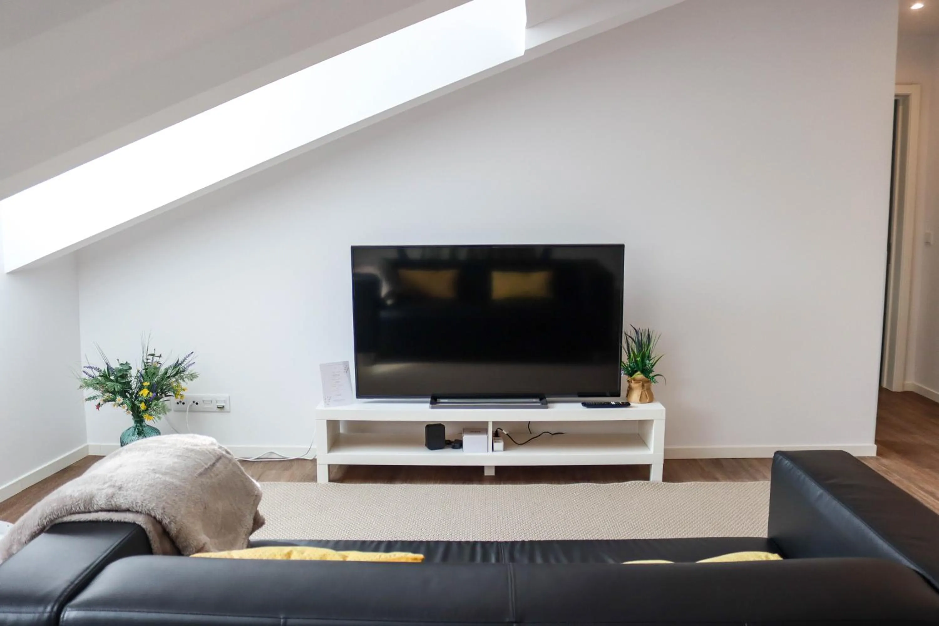 Communal lounge/ TV room in São Miguel Charming House "D" by LFC Apts