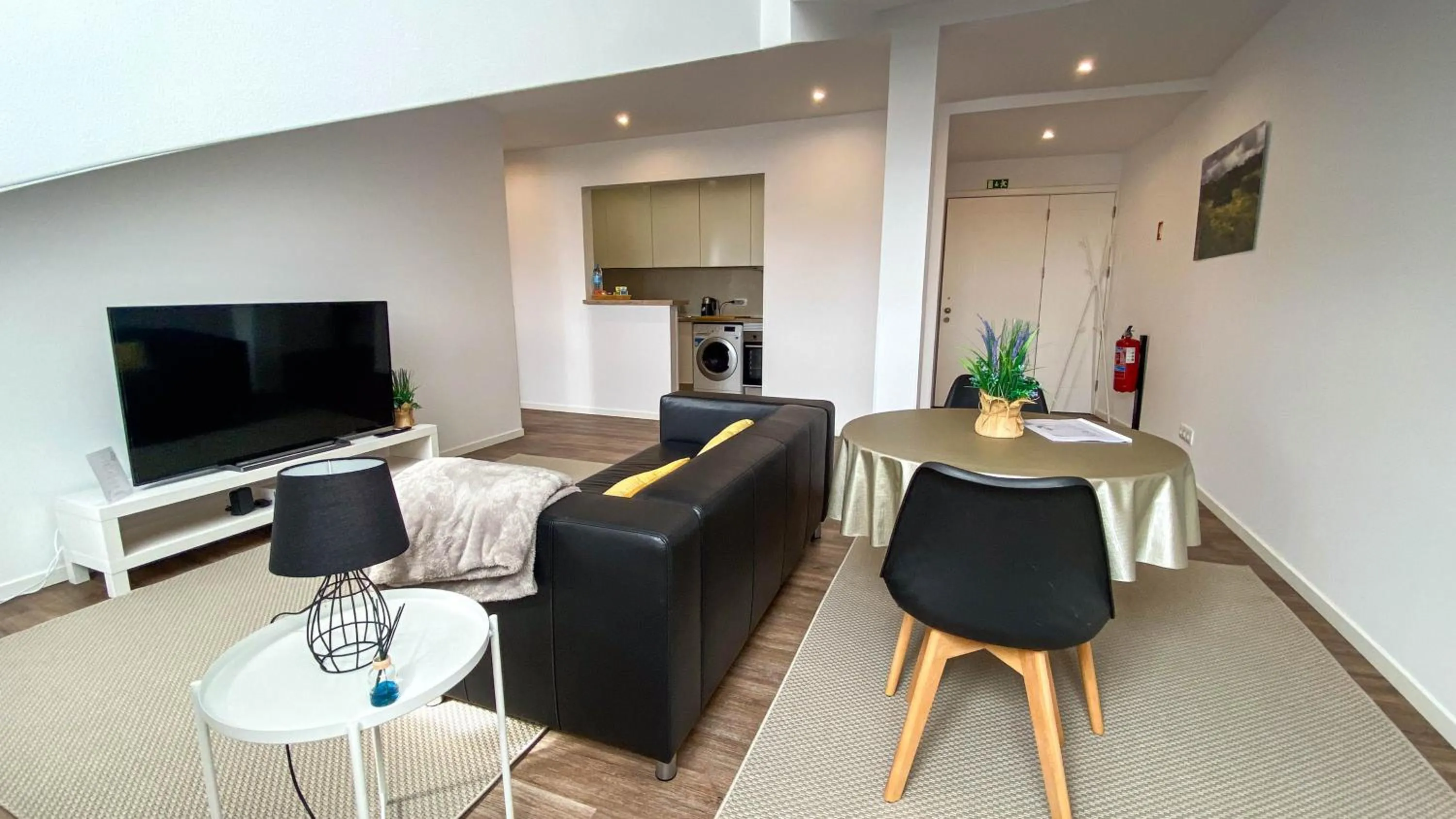 Communal lounge/ TV room in São Miguel Charming House "D" by LFC Apts