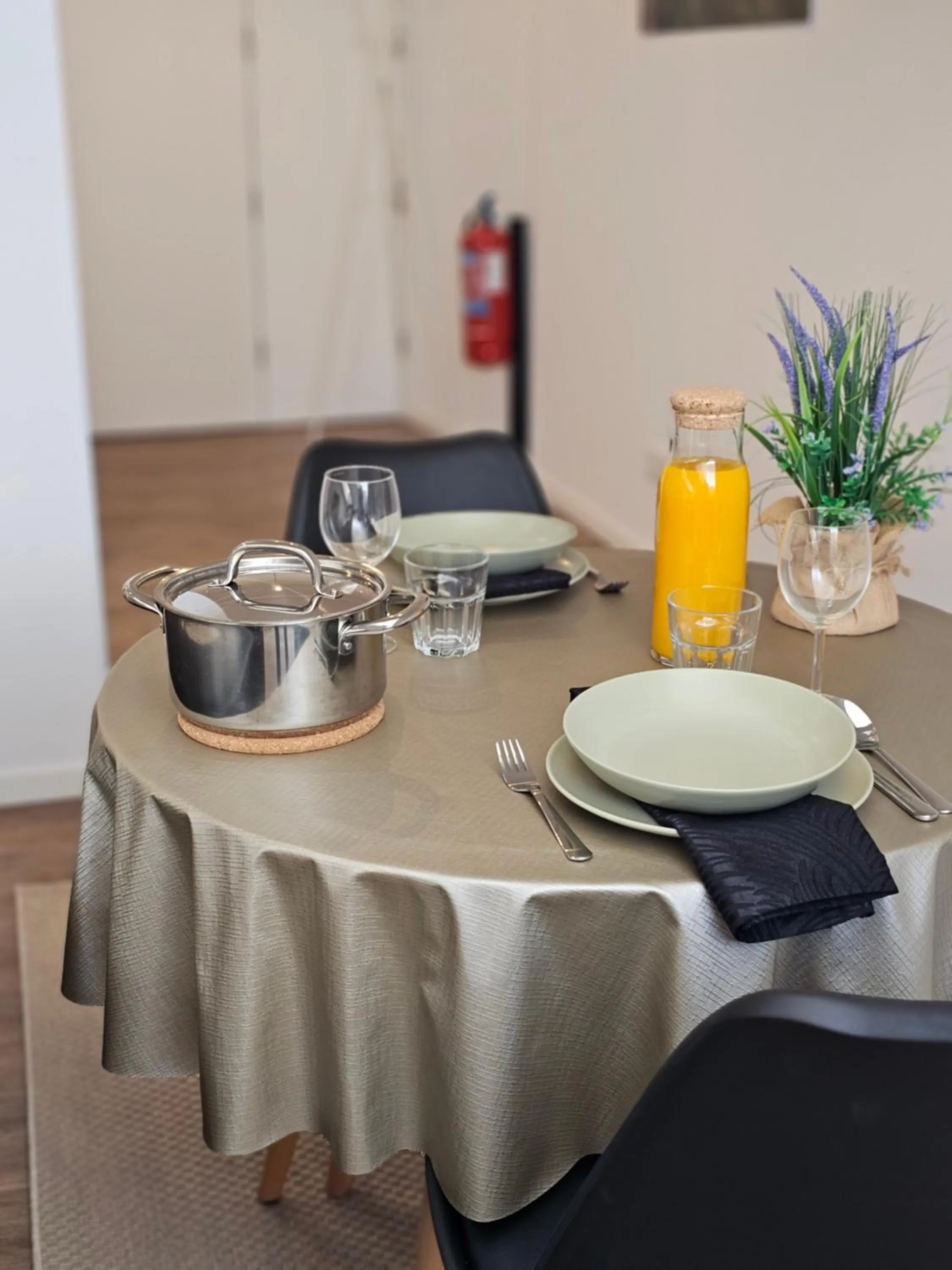Dining area in São Miguel Charming House "D" by LFC Apts
