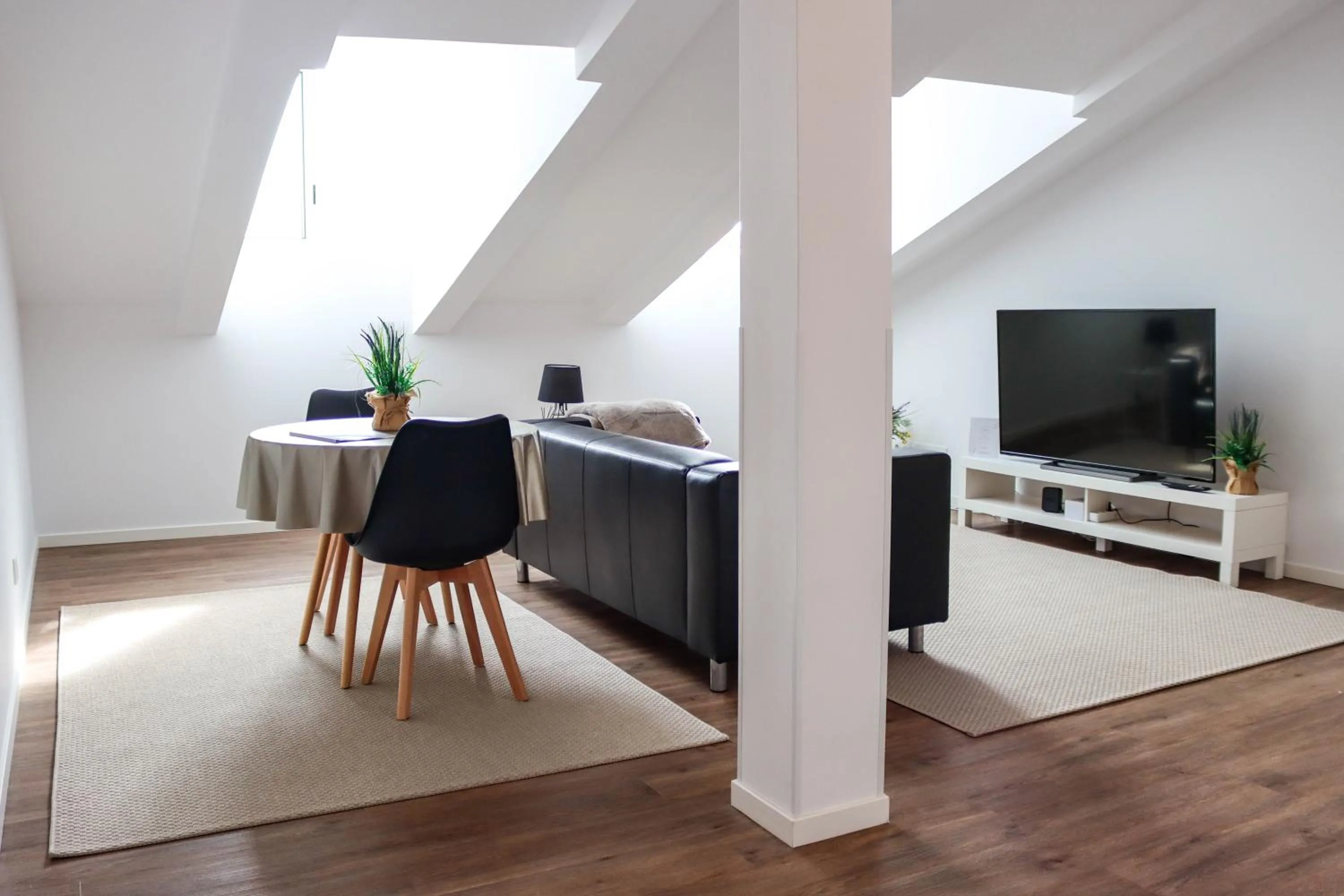 Communal lounge/ TV room in São Miguel Charming House "D" by LFC Apts