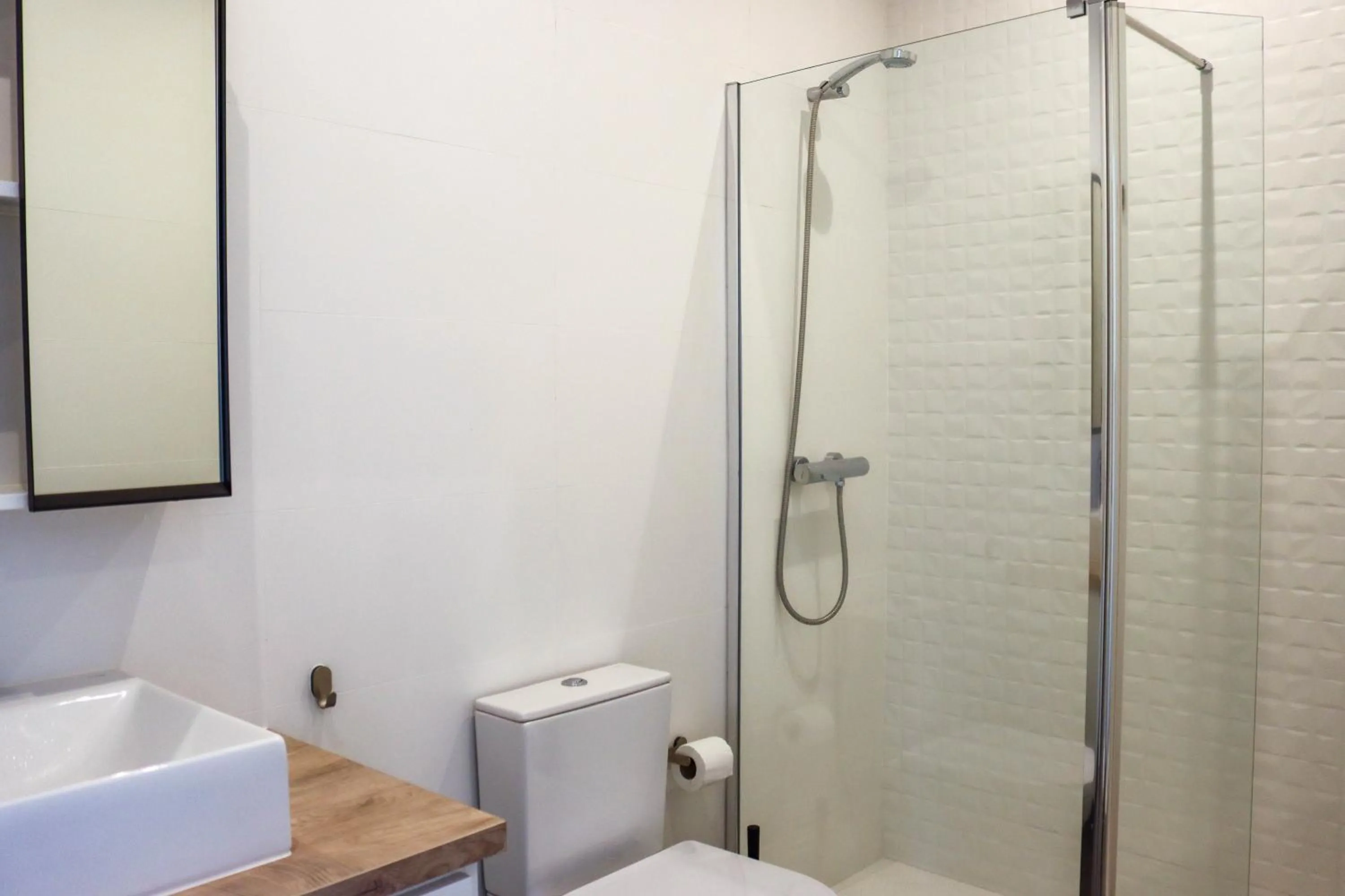 Shower in São Miguel Charming House "D" by LFC Apts