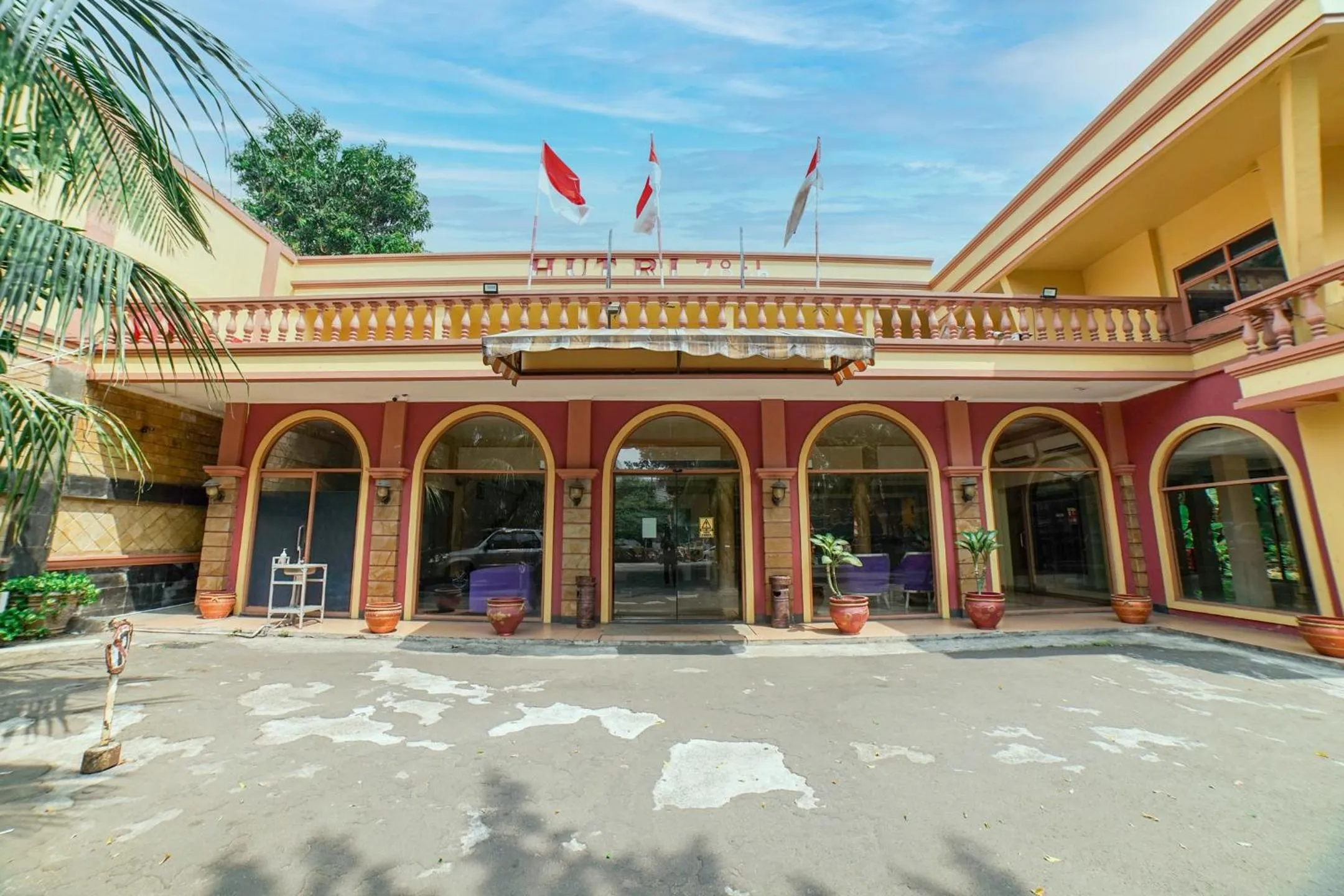 Facade/entrance in Hotel Kalisma by Alia