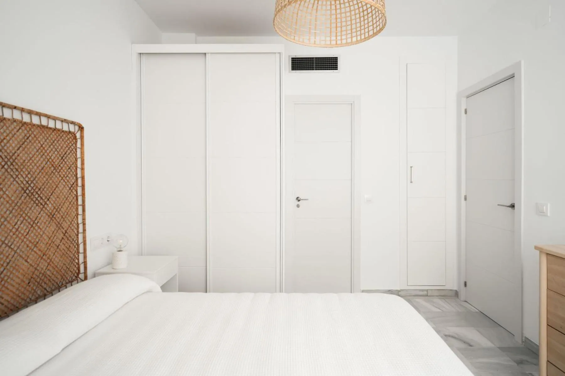 Bed in Reyes Católicos Suite Apartment