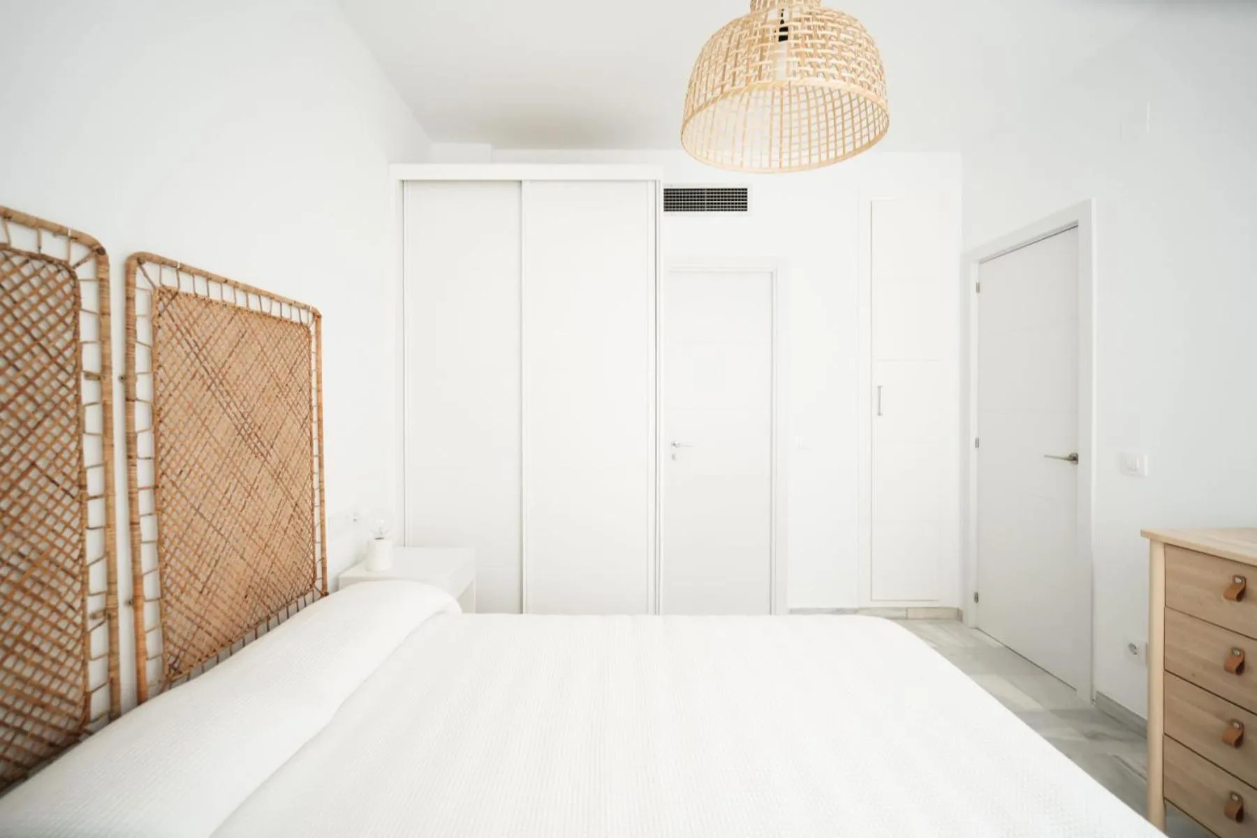 Bed in Reyes Católicos Suite Apartment