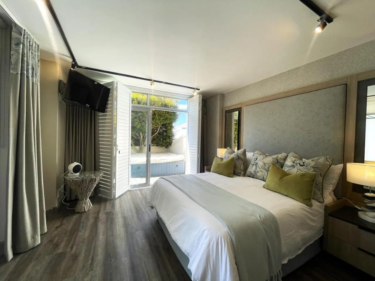 Bedroom, Bed in Aquarella 2
