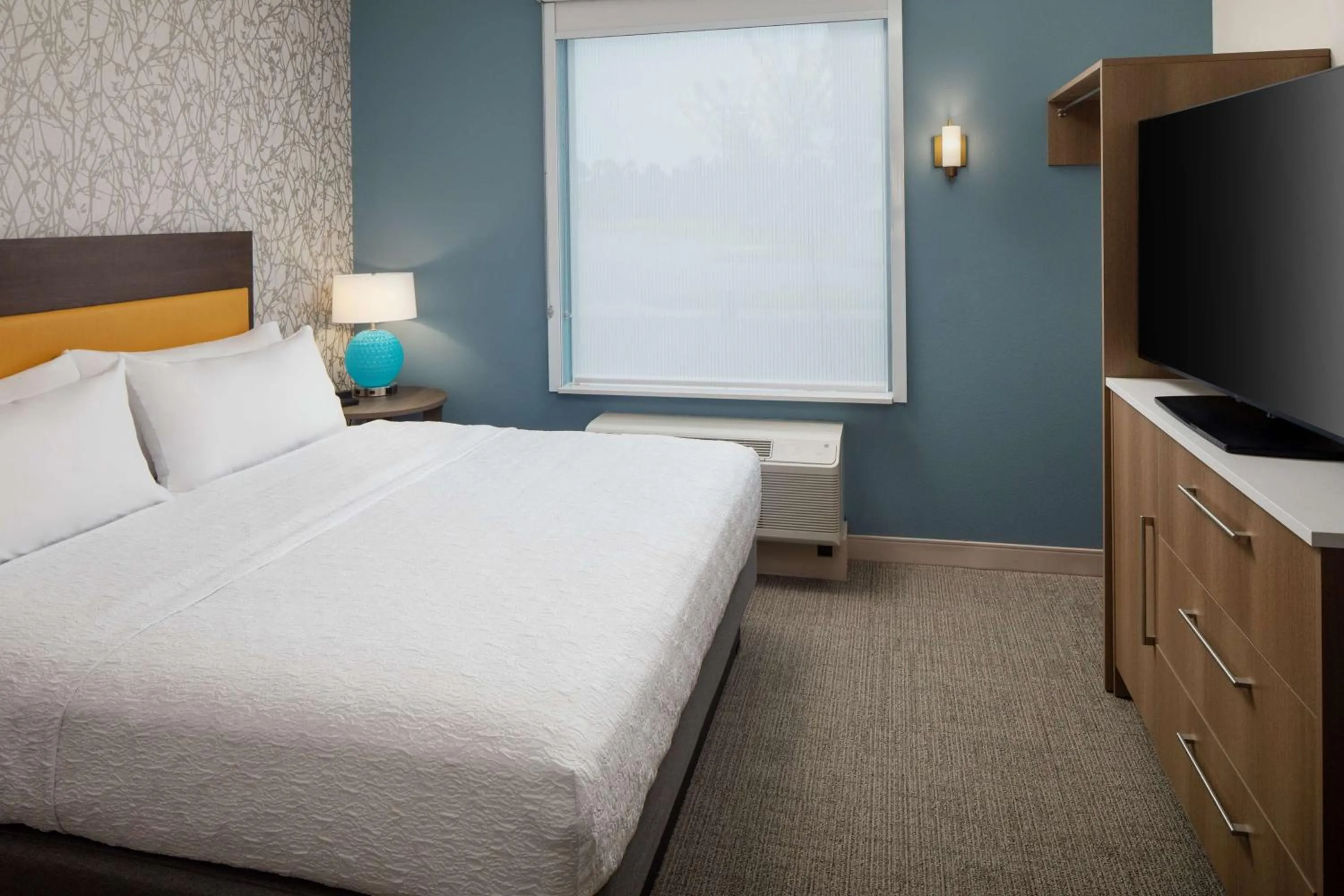 Bedroom, Bed in Home2 Suites By Hilton Wilmington Medical Park Downtown