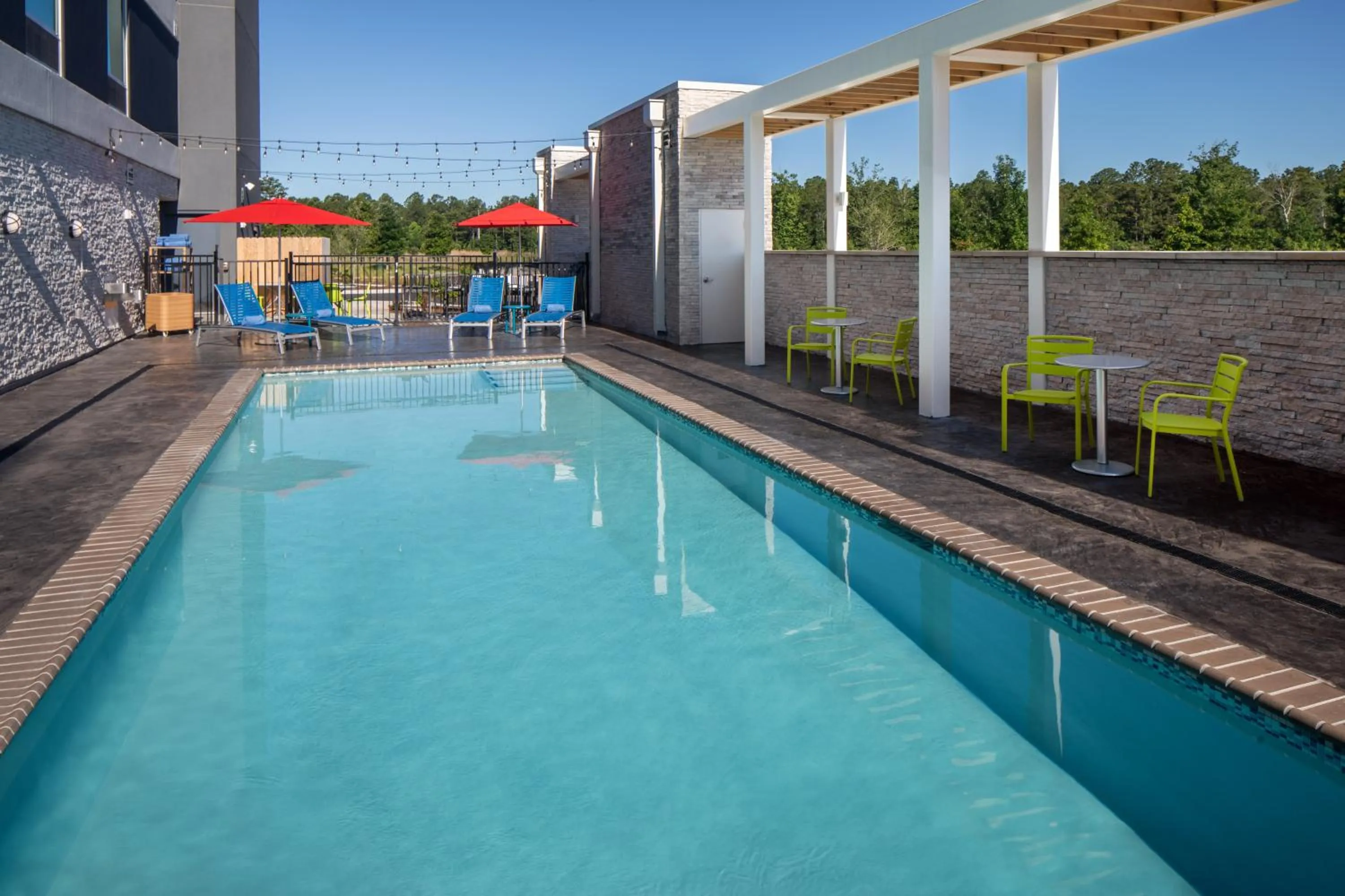 Swimming pool in Home2 Suites By Hilton Wilmington Medical Park Downtown