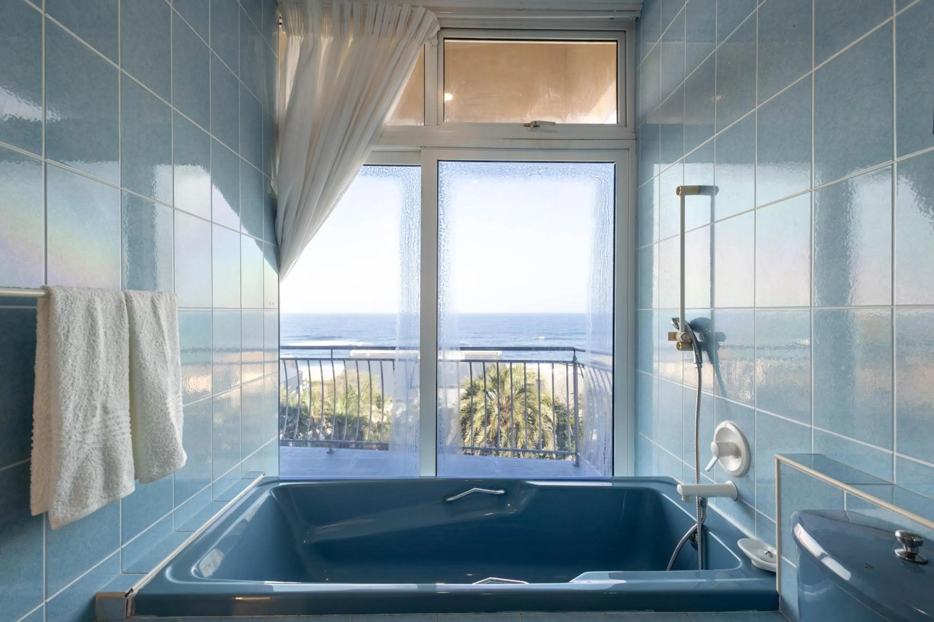 Bath, Bed in Self-Catering at Ocean Breeze