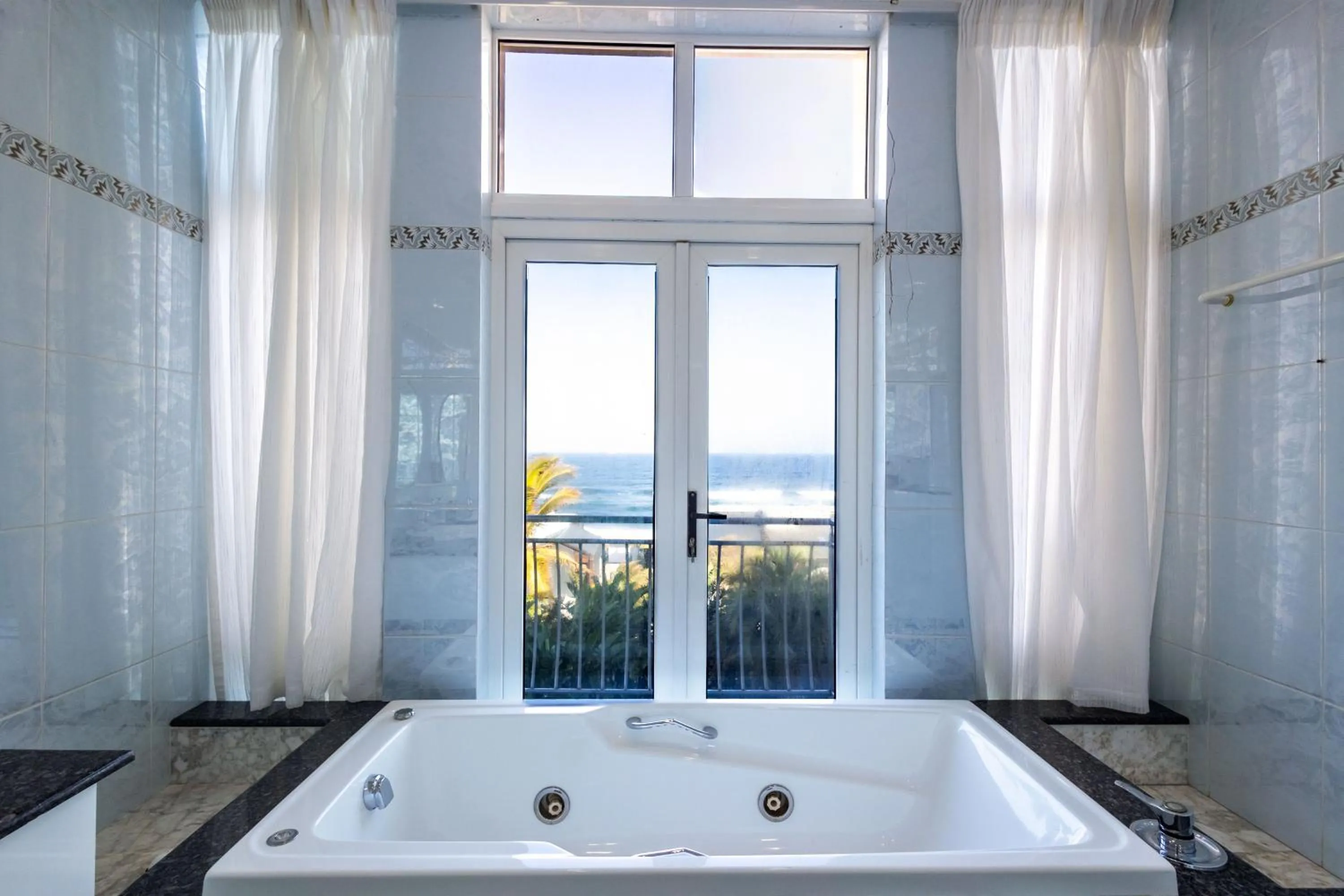 Bath in Self-Catering at Ocean Breeze